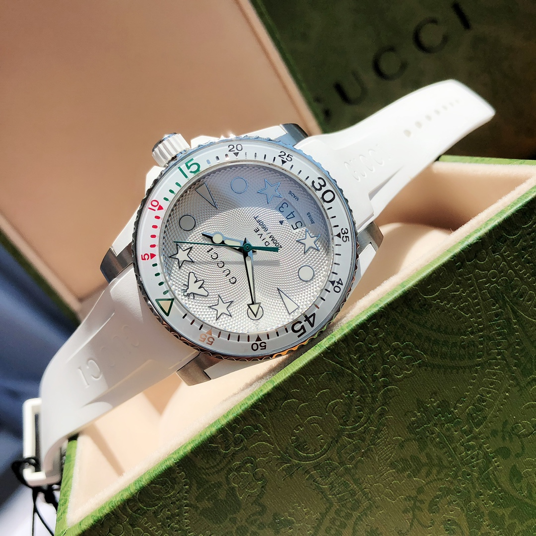 gucci 腕時計偽物 ウォッチ ファッション 高級品 直径40㎜ 防水 レザーバンド 夜光時計 メンズ ホワイト_4