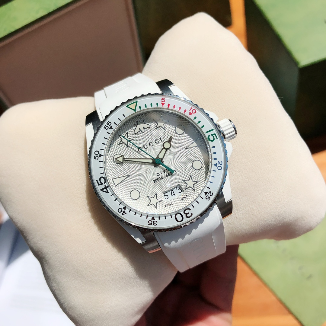 gucci 腕時計偽物 ウォッチ ファッション 高級品 直径40㎜ 防水 レザーバンド 夜光時計 メンズ ホワイト_5