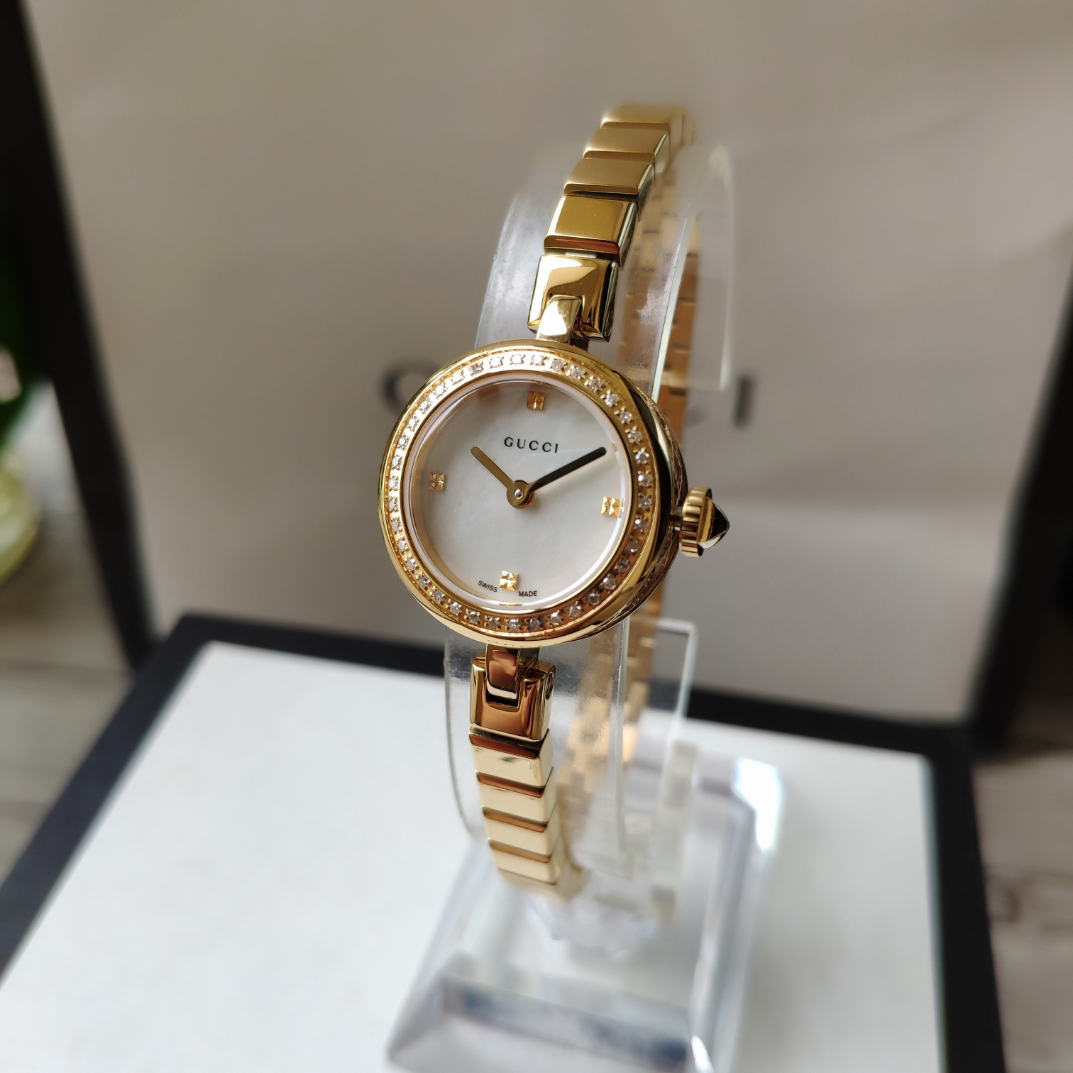gucci レディース 腕時計スーパーコピー ウォッチ ダイヤモンド飾り うで時計 直径22㎜ レディース ゴールド_5