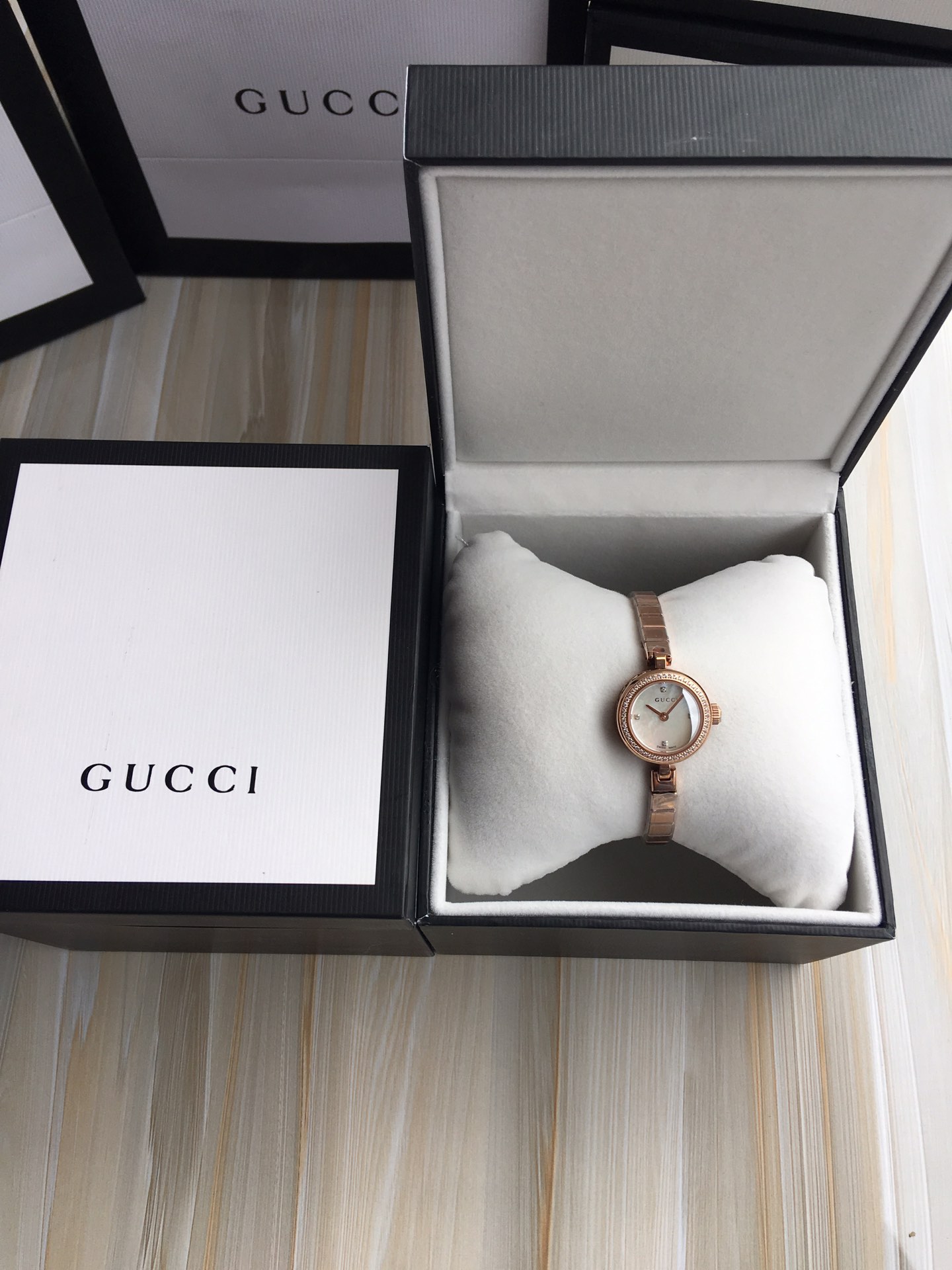 gucci ペア ウォッチ偽物 ウォッチ ダイヤモンド飾り うで時計 スチールバンド 直径22㎜ レディース ローズゴールド_5