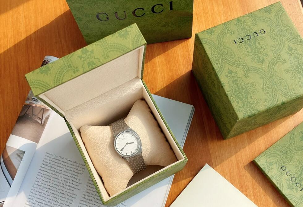 グッチ 腕時計 メンズ 中古偽物 ウォッチ 薄い 型番YA163407 スチールバンド メンズ ホワイト