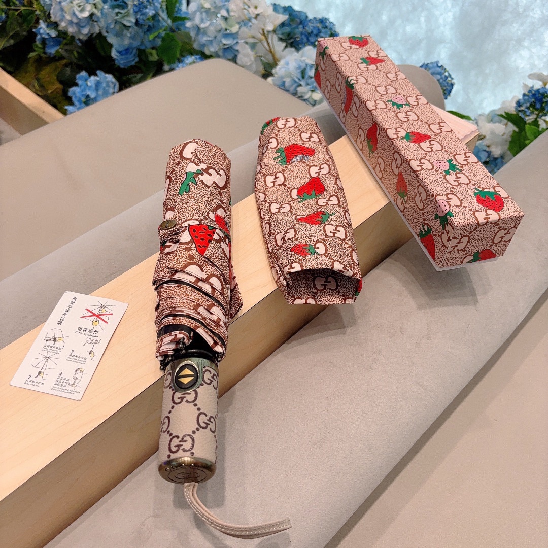 gucci 傘 イラスト 女の子偽物 イチゴプリントのかさ 苺 日焼け止めかさ 遮光 紫外線防止 三つ折り 自動 ブラウン_2