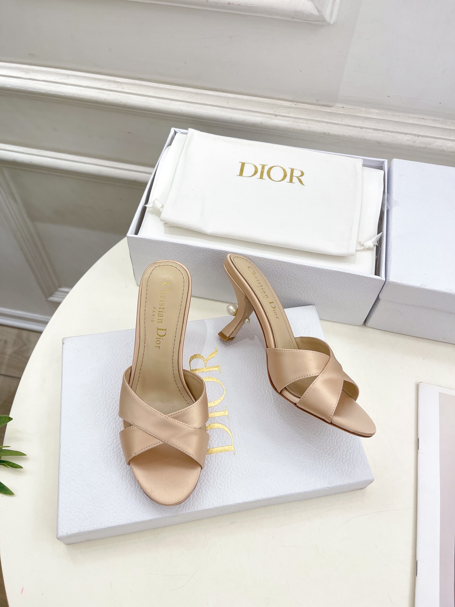 dior サンダルコピー 綺麗め 大人 セクシー ヒール7.5cm 真珠飾り 歩きやすい レディース レザー ピンク_2