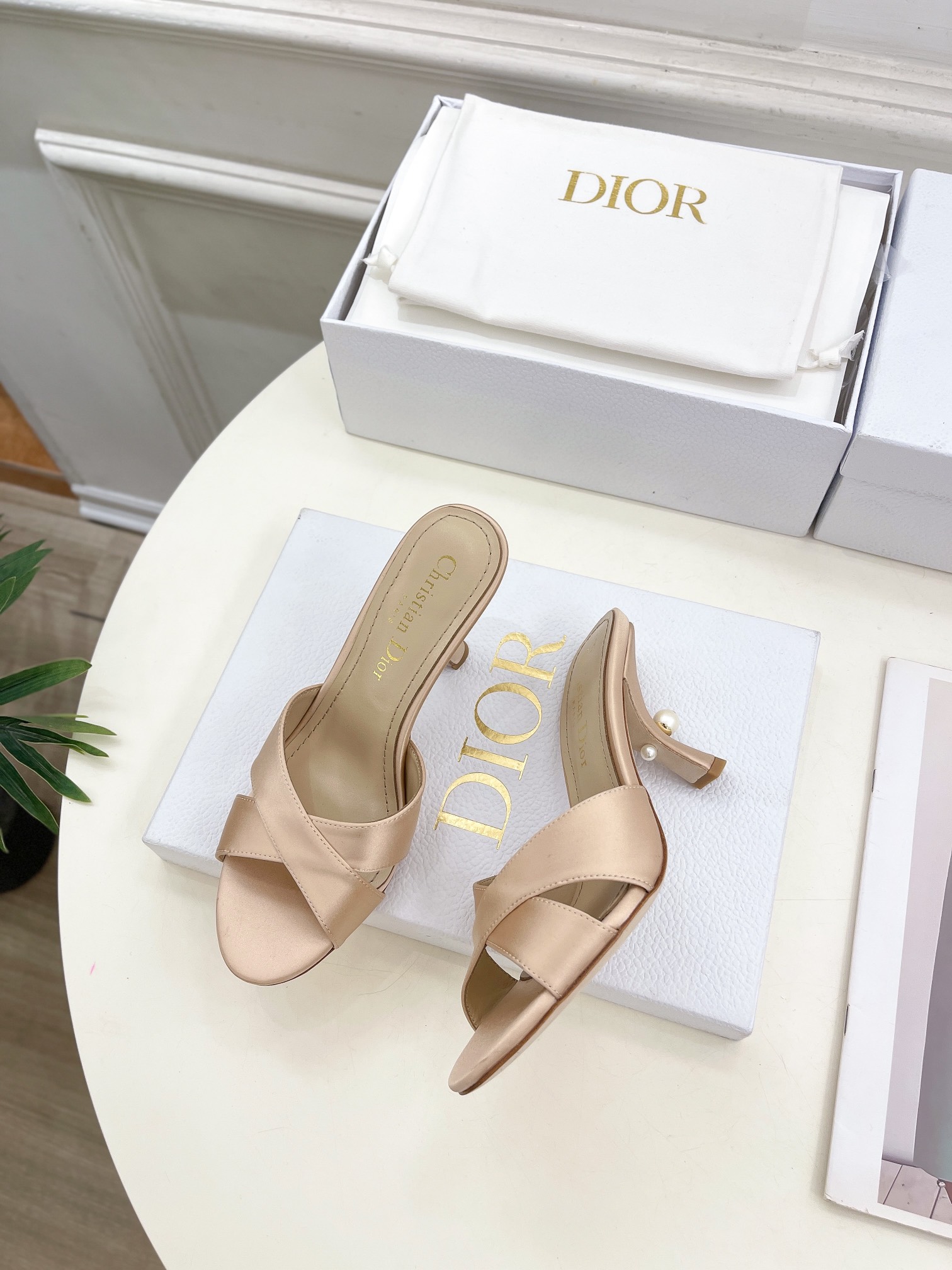 dior サンダルコピー 綺麗め 大人 セクシー ヒール7.5cm 真珠飾り 歩きやすい レディース レザー ピンク_3