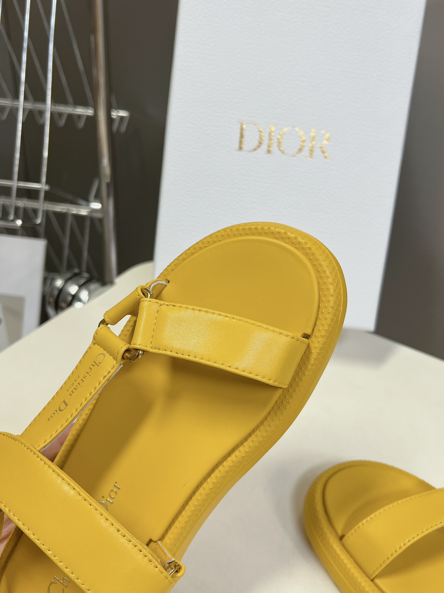 人気新作アイテム レディース dior サンダルコピー 柔らかい マジックテープのサンダル 夏用 水陸両用 イエロー_6