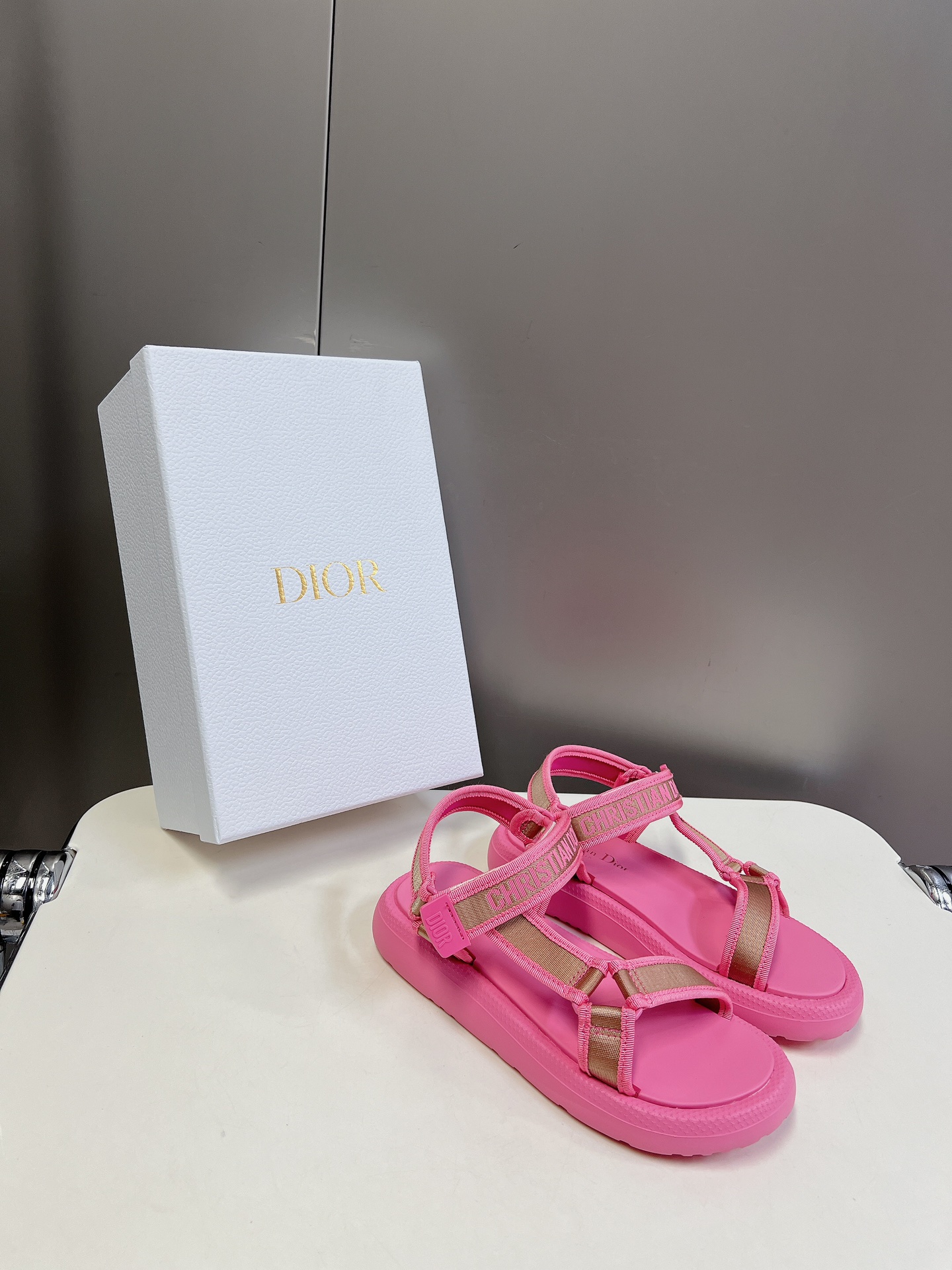 人気新作アイテム dior stussy サンダル偽物 柔らかい マジックテープのサンダル 夏用 ローズレッド_2