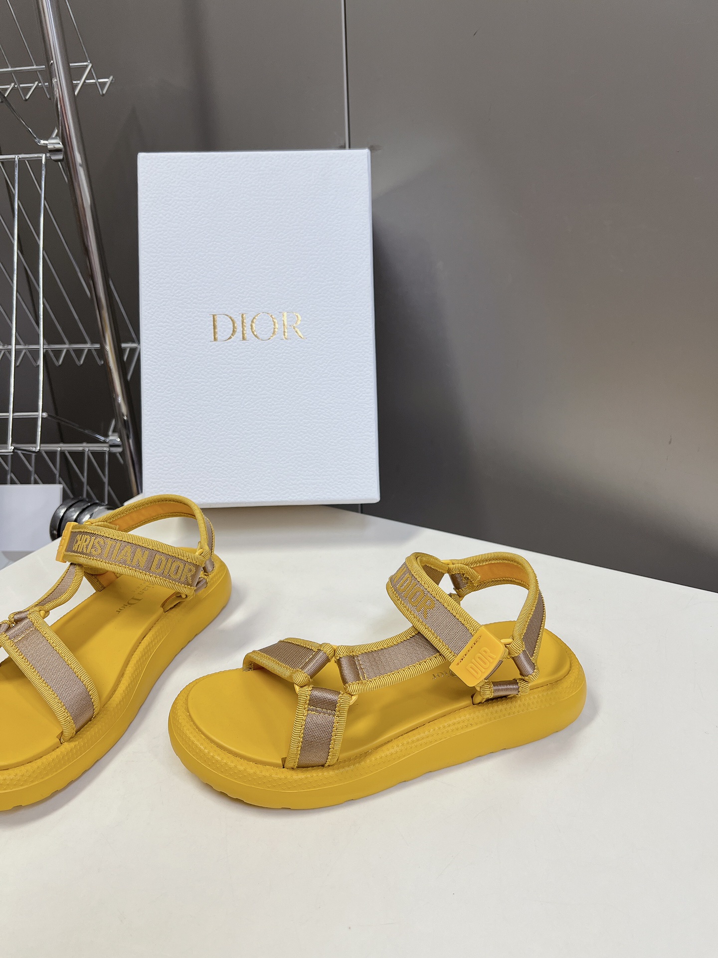 魅力的なスタイル dior サンダル ヒールコピー 柔らかい マジックテープのサンダル 夏用 イエロー_3