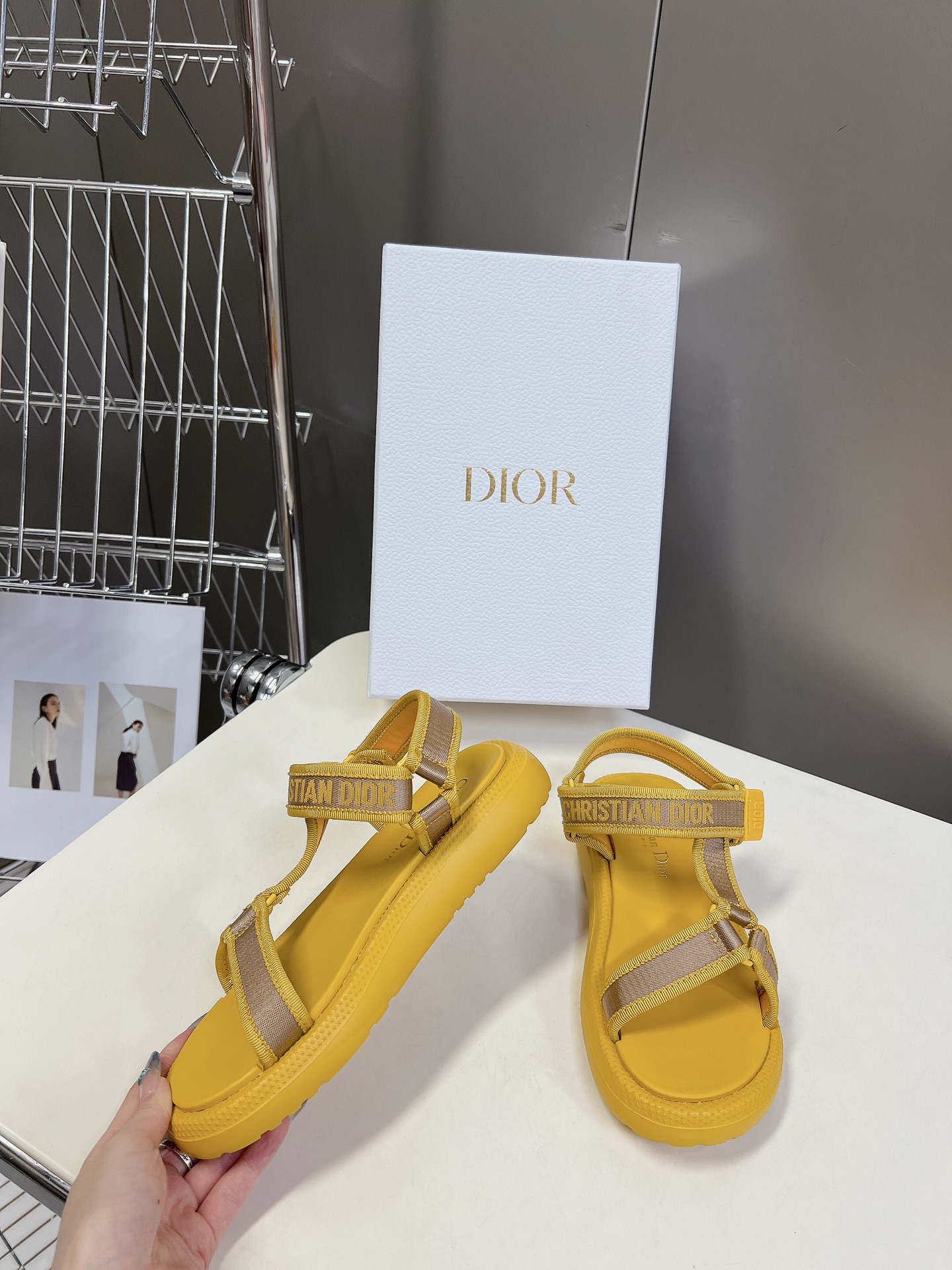 魅力的なスタイル dior サンダル ヒールコピー 柔らかい マジックテープのサンダル 夏用 イエロー_4