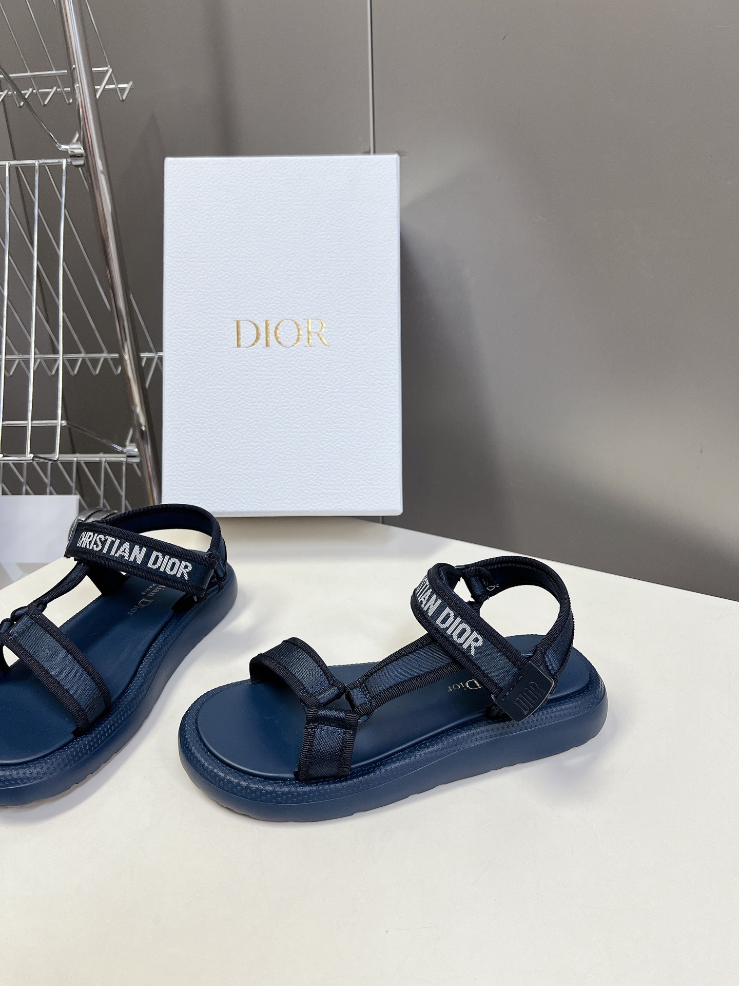 魅力的なスタイル dior 新作 サンダル偽物 柔らかい マジックテープのサンダル 夏用 ロゴプリント ブルー_3