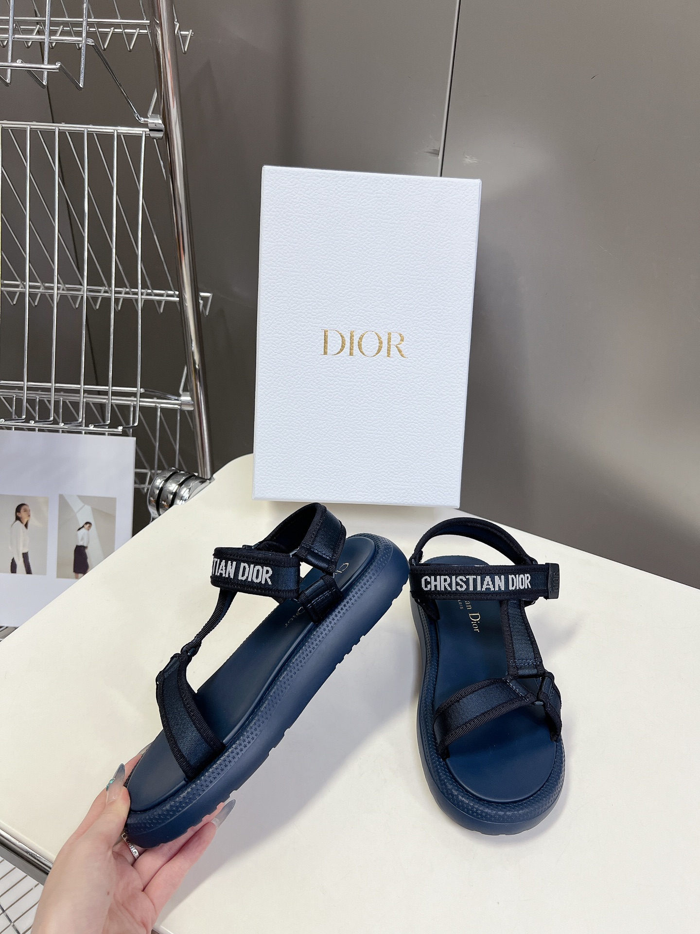 魅力的なスタイル dior 新作 サンダル偽物 柔らかい マジックテープのサンダル 夏用 ロゴプリント ブルー_4