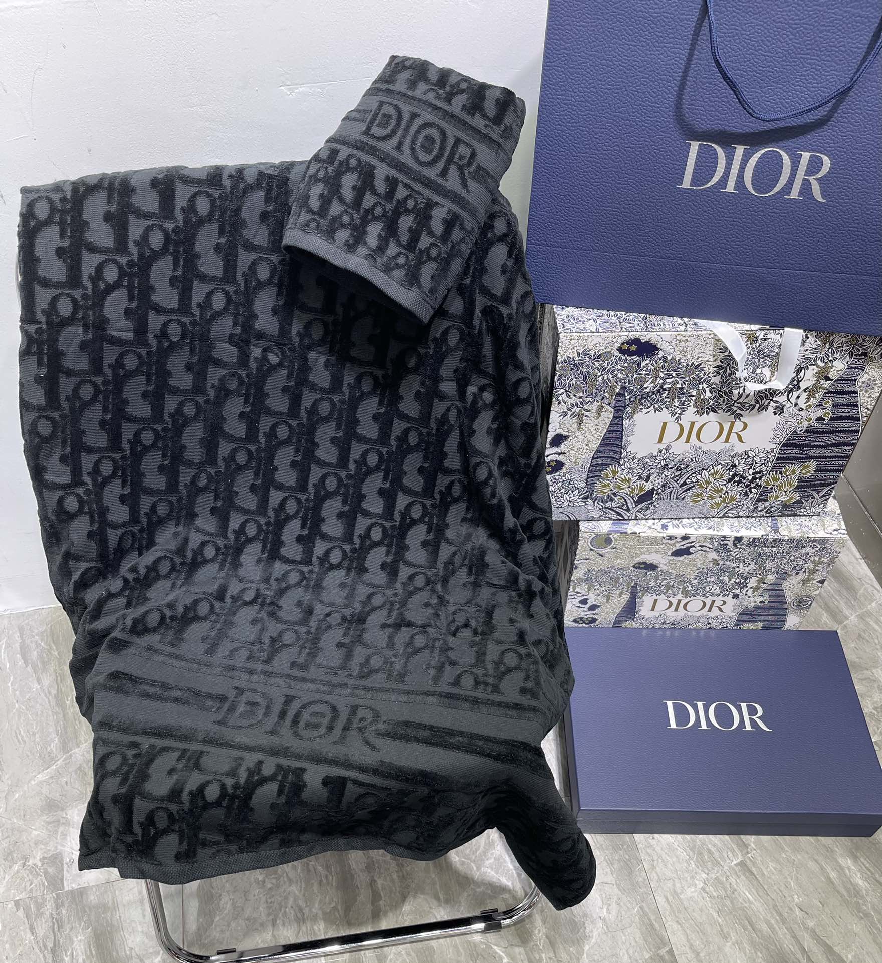 dior ノベルティ バス タオルスーパーコピー 2枚セット 純綿 ふわふわ 大判 吸水速乾 シンプル プレゼント ブラック_3