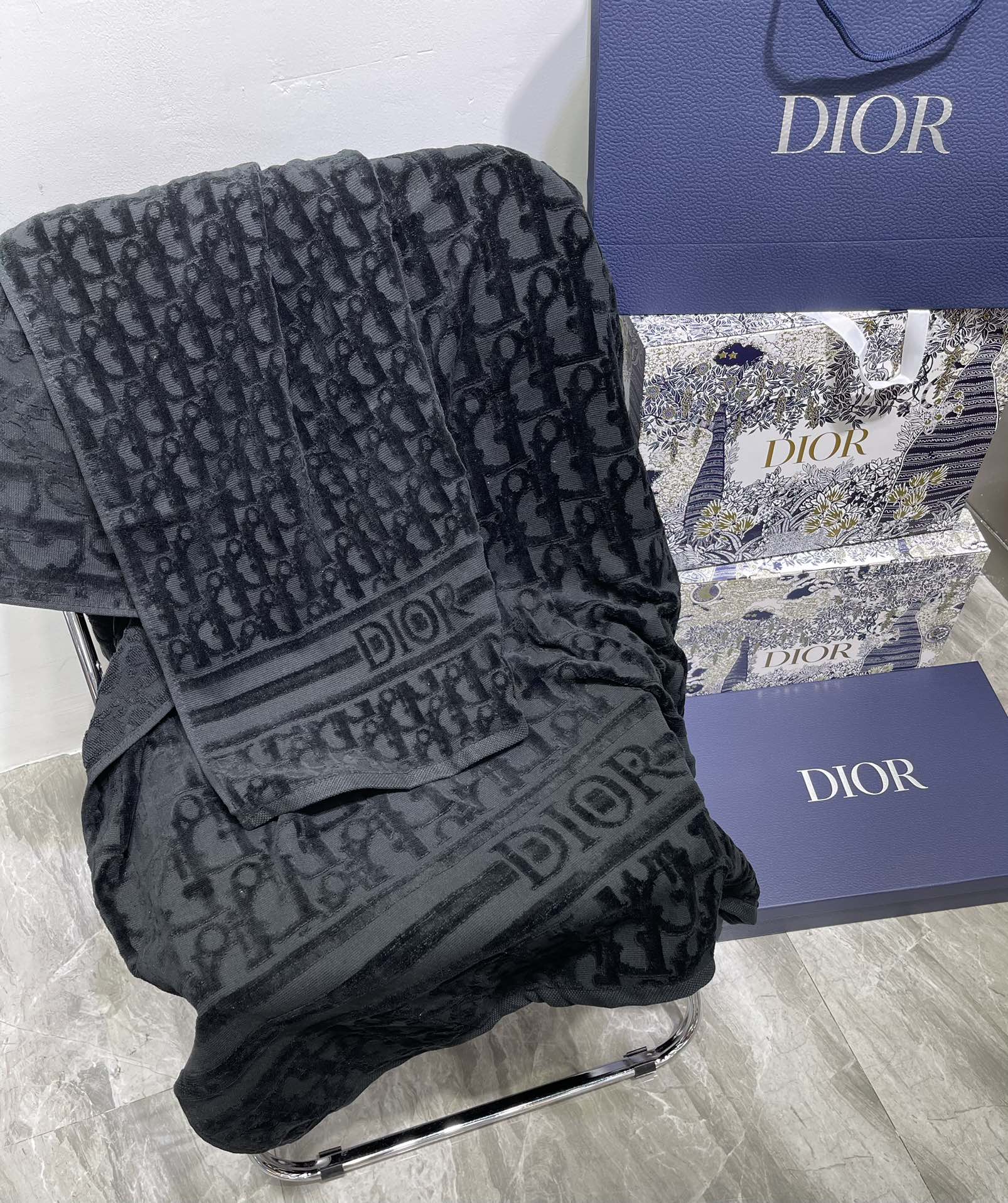 dior ノベルティ バス タオルスーパーコピー 2枚セット 純綿 ふわふわ 大判 吸水速乾 シンプル プレゼント ブラック_4