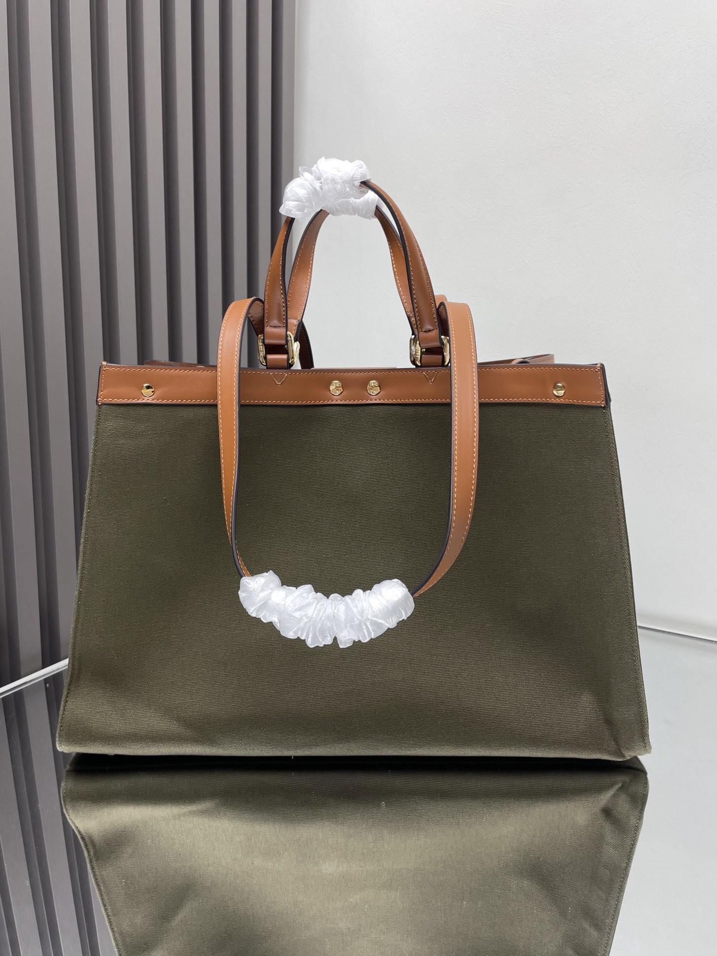 フェンディバッグ中古スーパーコピー 最新Peekaboo X-Tote キャンバス地 持ちバッグ 魅力的なトート グリーン_5