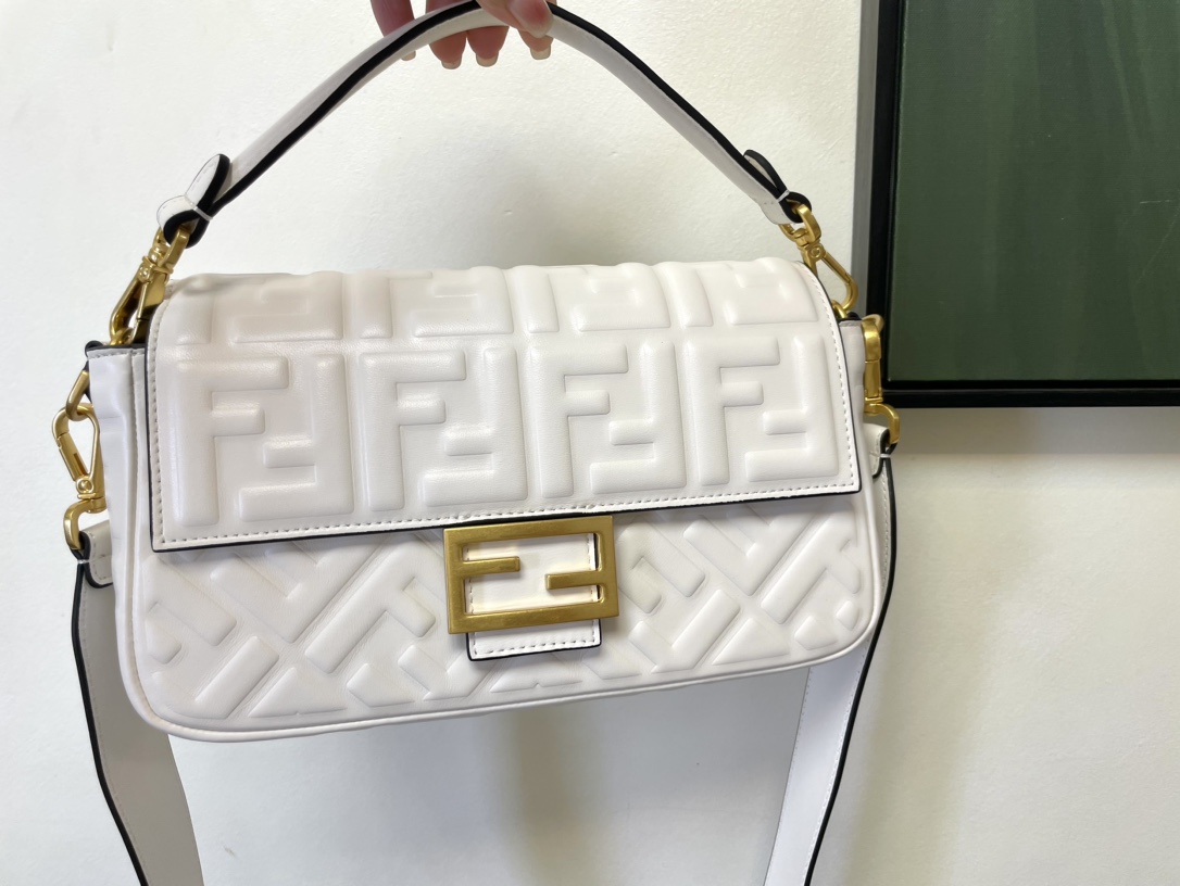 fendi のバッグスーパーコピー 手持ちバッグ 斜め掛け おしゃれ 人気定番 型番0191M レディース レザー ホワイト_7