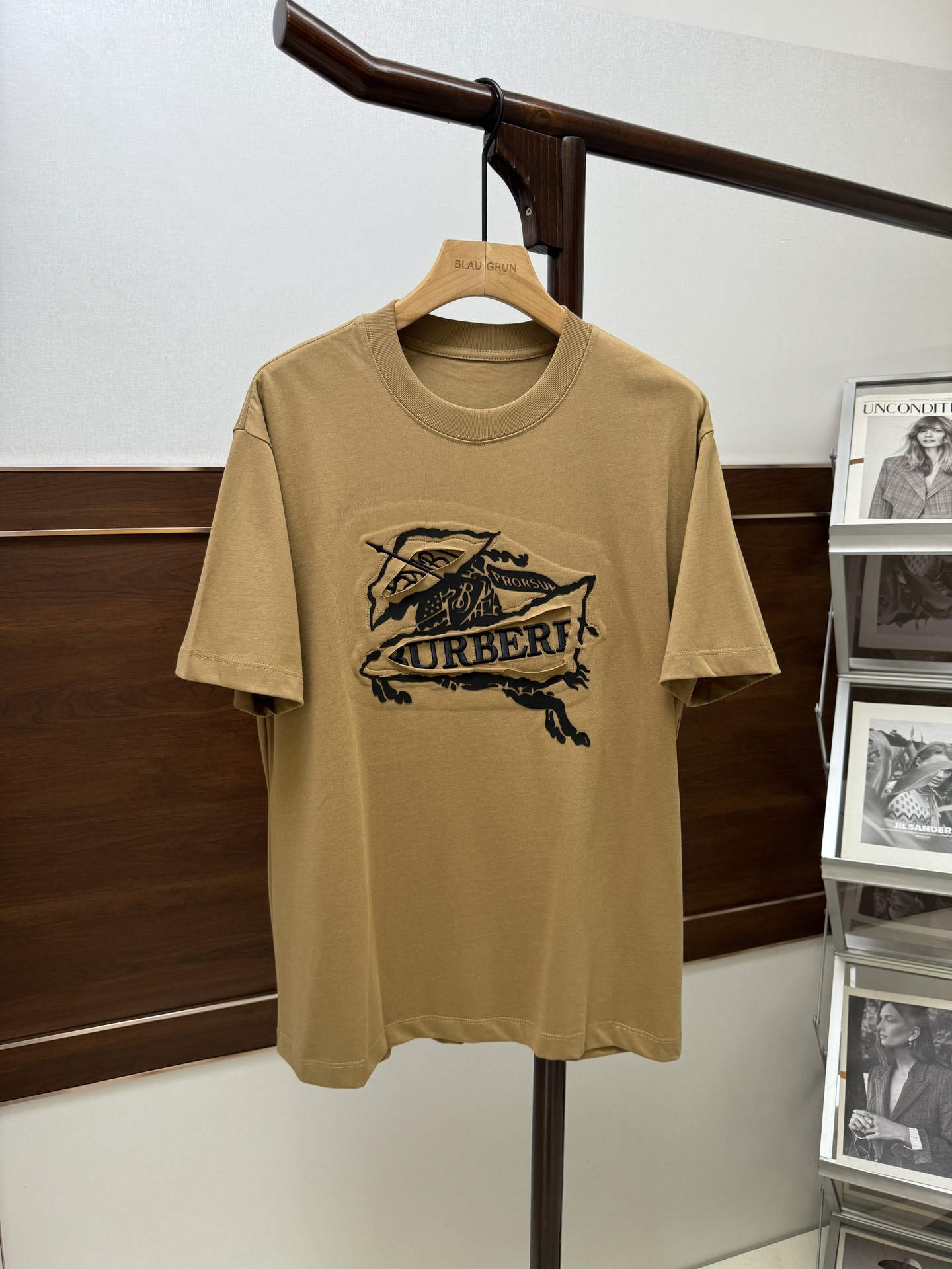 burberry t シャツ 新作偽物 純綿 プリント ゆったりトップス 短袖 高品質 イエロー_1