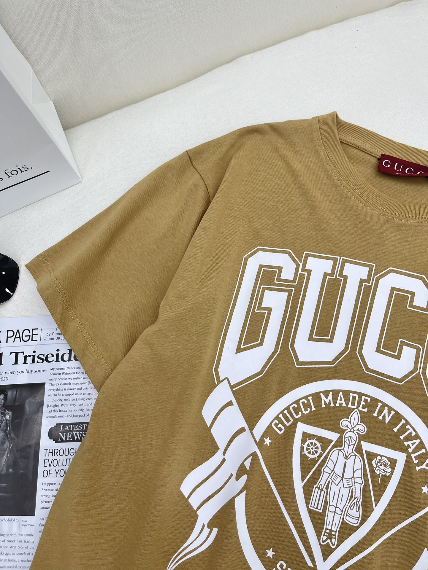 最新の2024年 gucci 半袖偽物 柔らかい トップス Tシャツ 純綿 プリント シンプル 丸首 イエロー_3