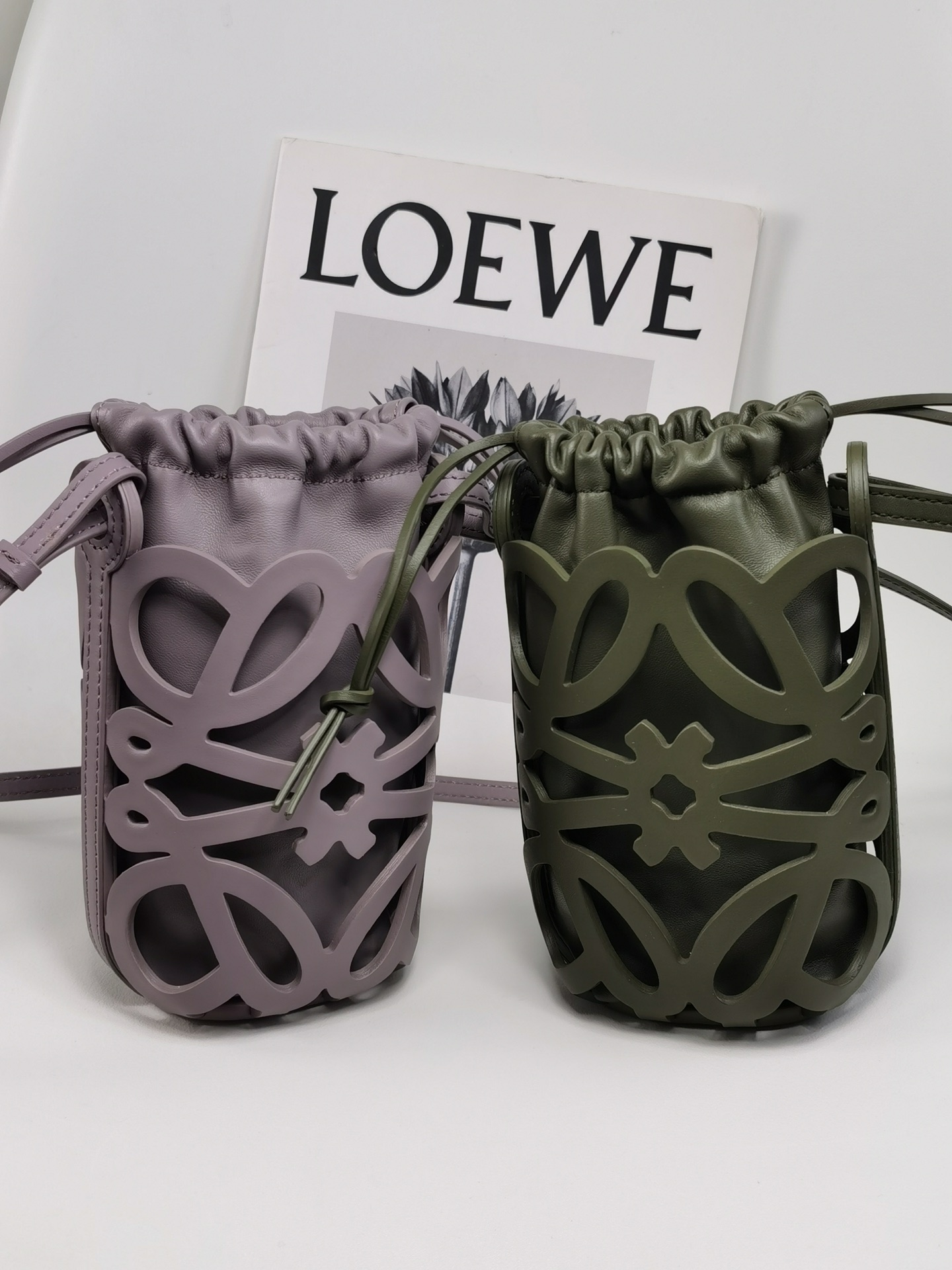 loewe かご バッグコピー 斜め掛けバッグ 922B 持ちバッグ レザー 目を引く存在感 シンプル グリーン_5