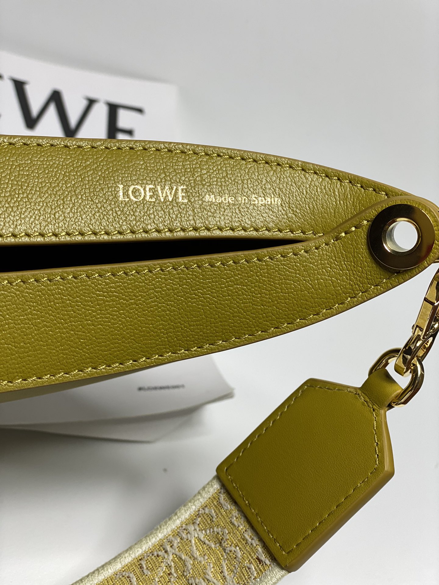 loewe ショルダー バッグスーパーコピー 牛革 品質保証 半月形 Hoboバッグ 持ちバッグ ミニ 3073 イエロー_6