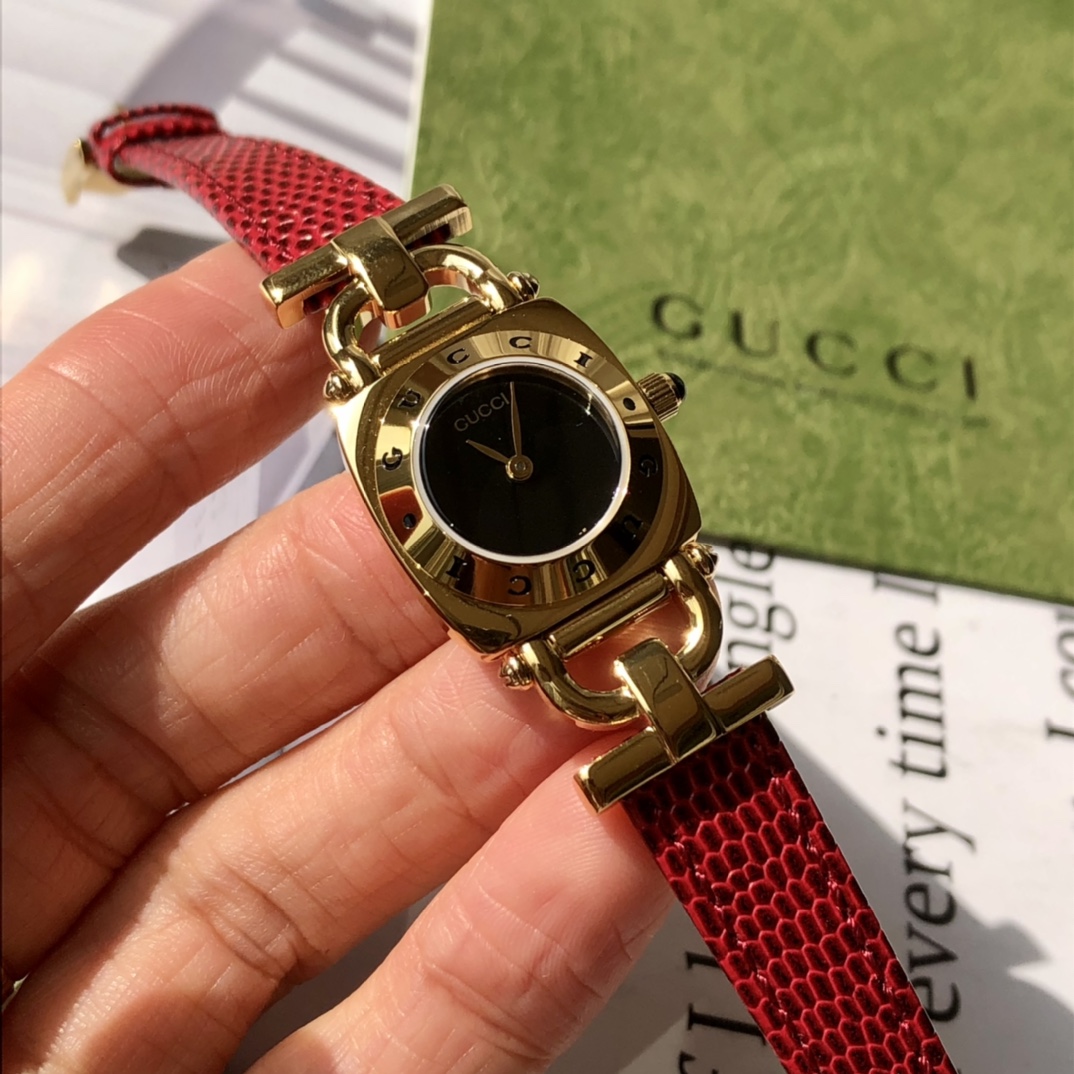 gucci 時計 メンズ偽物 うで時計 優雅 レザーバンド 大人気 シンプル 品質保証 レッド_8