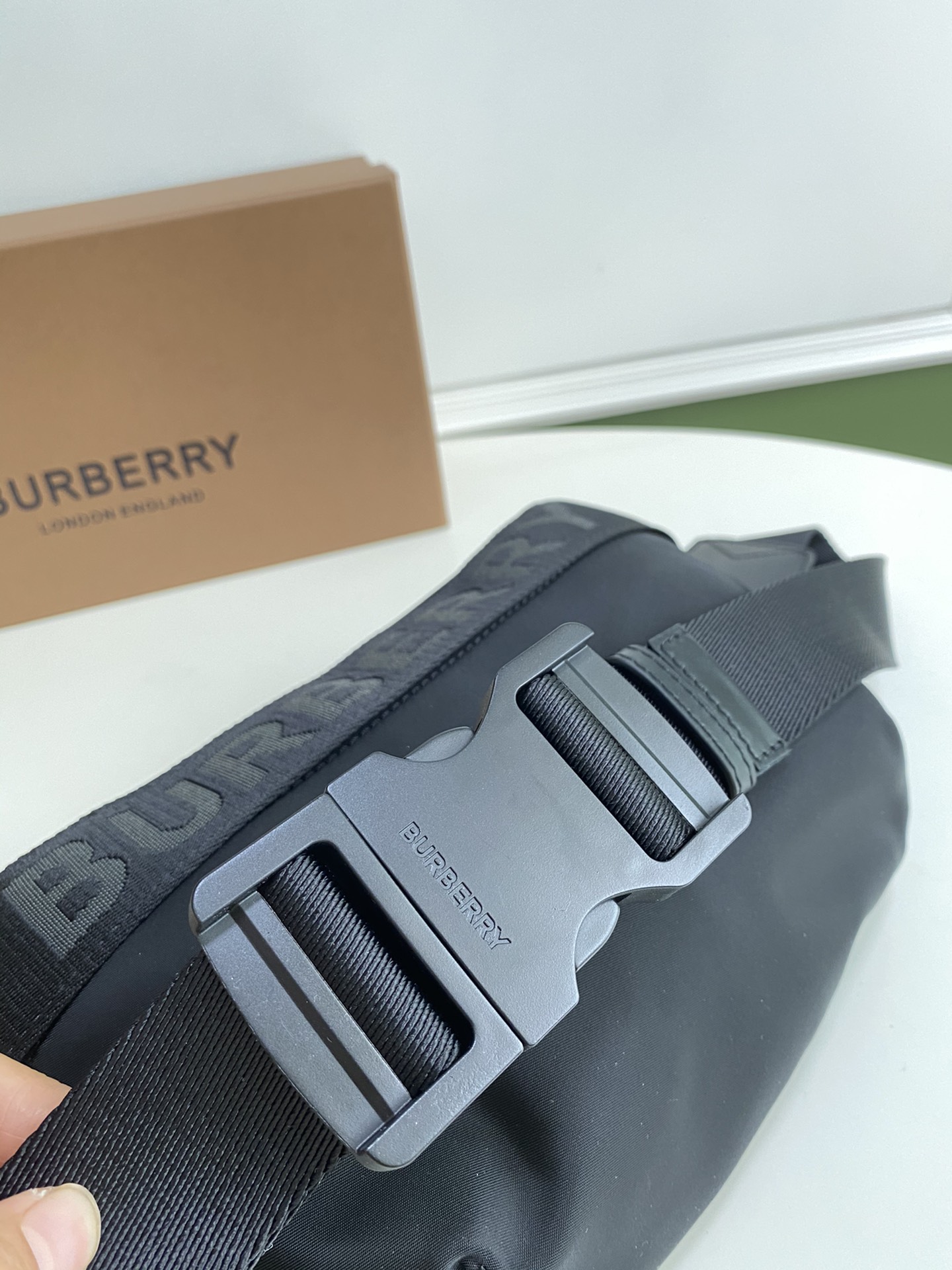 burberry バッグ レディーススーパーコピー 腰バッグ シンプル 斜め掛け 超激得価格 ナイロン ブラック_4