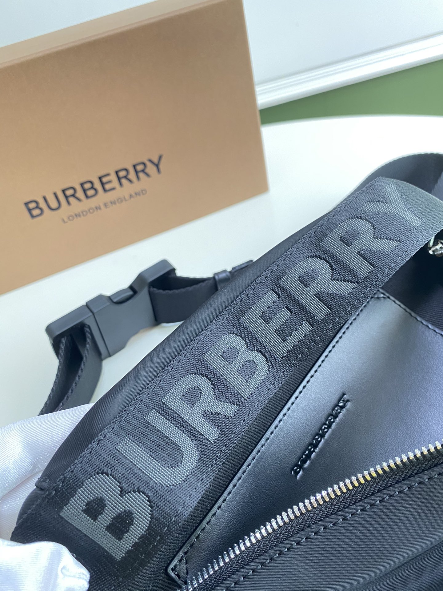 burberry バッグ レディーススーパーコピー 腰バッグ シンプル 斜め掛け 超激得価格 ナイロン ブラック_5