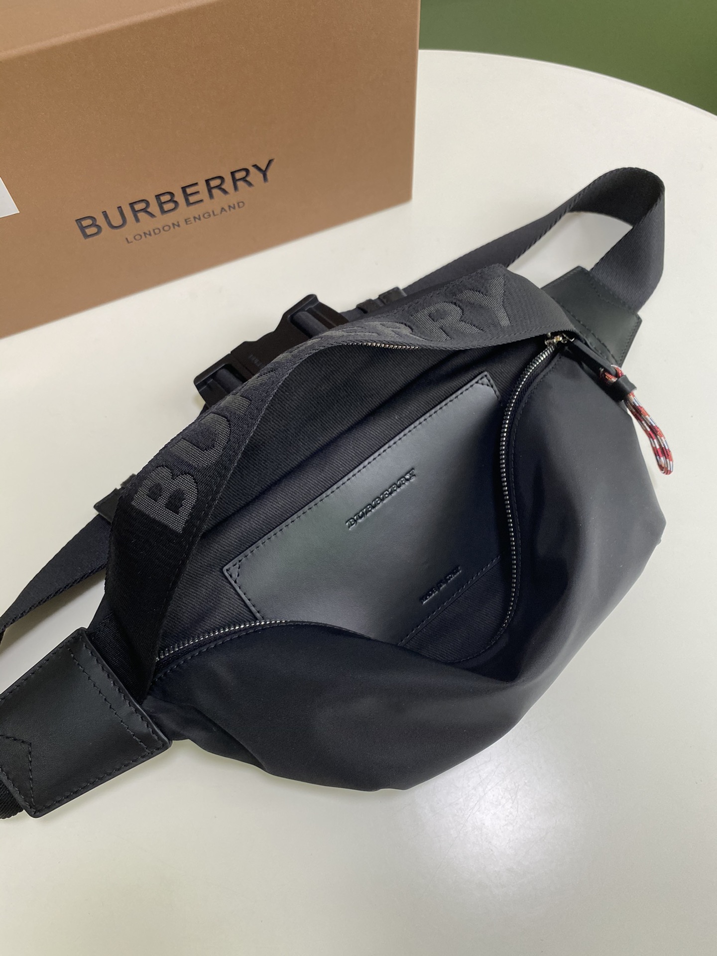 burberry バッグ レディーススーパーコピー 腰バッグ シンプル 斜め掛け 超激得価格 ナイロン ブラック_6