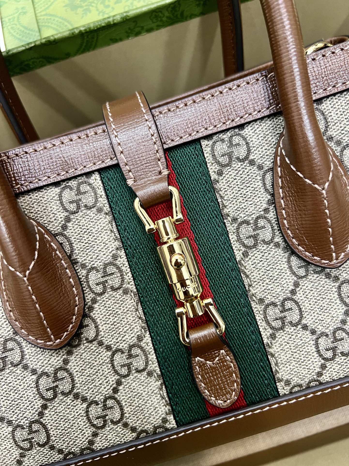 gucci バック パックコピー 持ちバッグ トートバッグ 花柄 型番772126 小ぶりサイズ 美しい ブラウン_2