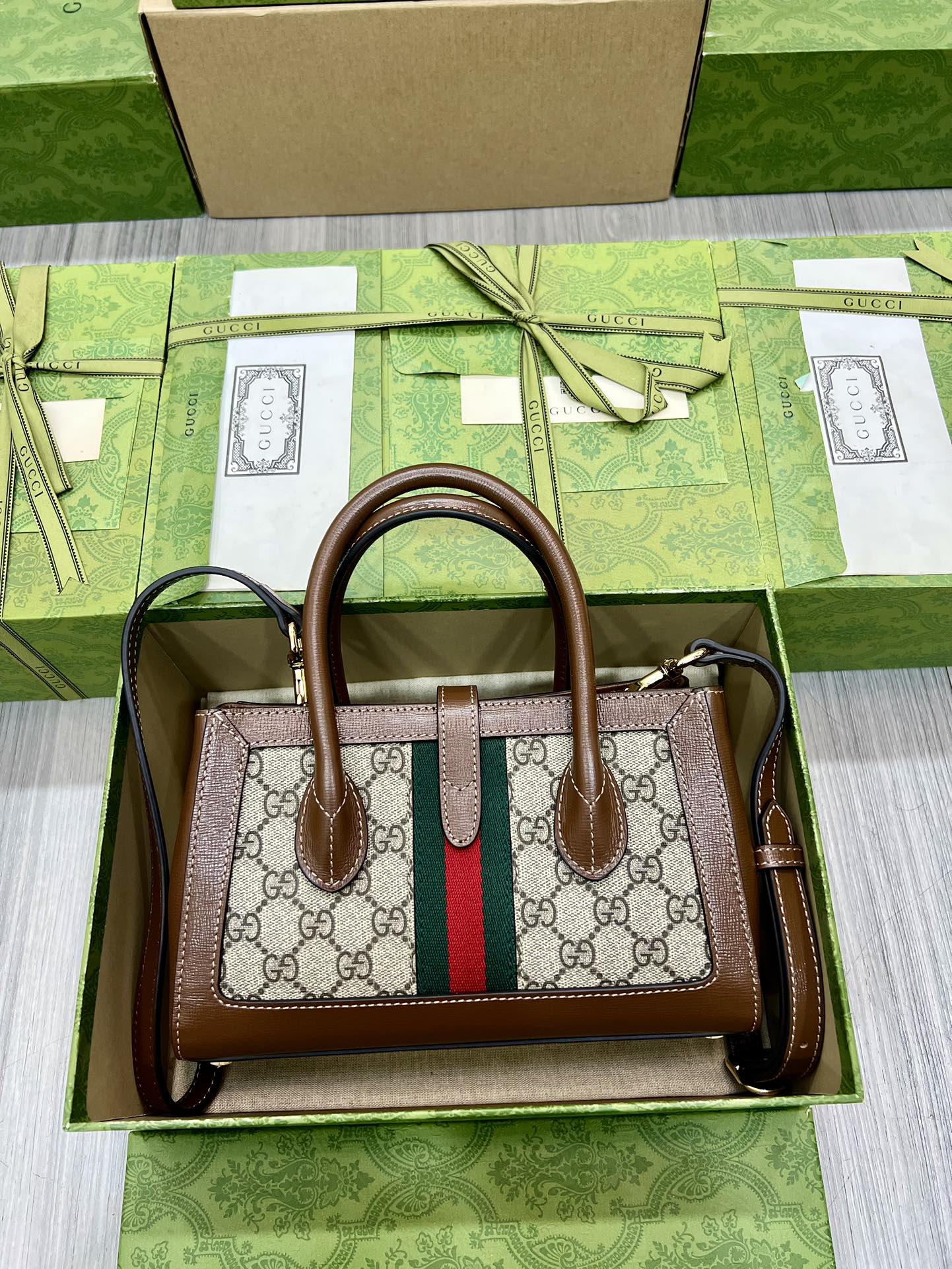 gucci バック パックコピー 持ちバッグ トートバッグ 花柄 型番772126 小ぶりサイズ 美しい ブラウン_3