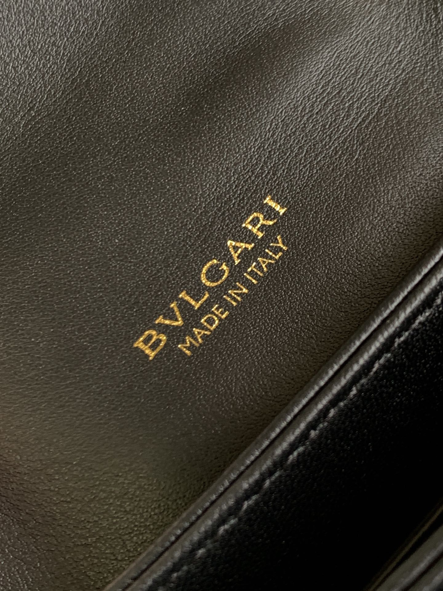 bvlgari バッグ メレディース偽物 斜め掛けバッグ 牛革 手持ち可 蛇ロゴ ファッション 大人気 女性 ブラック_8