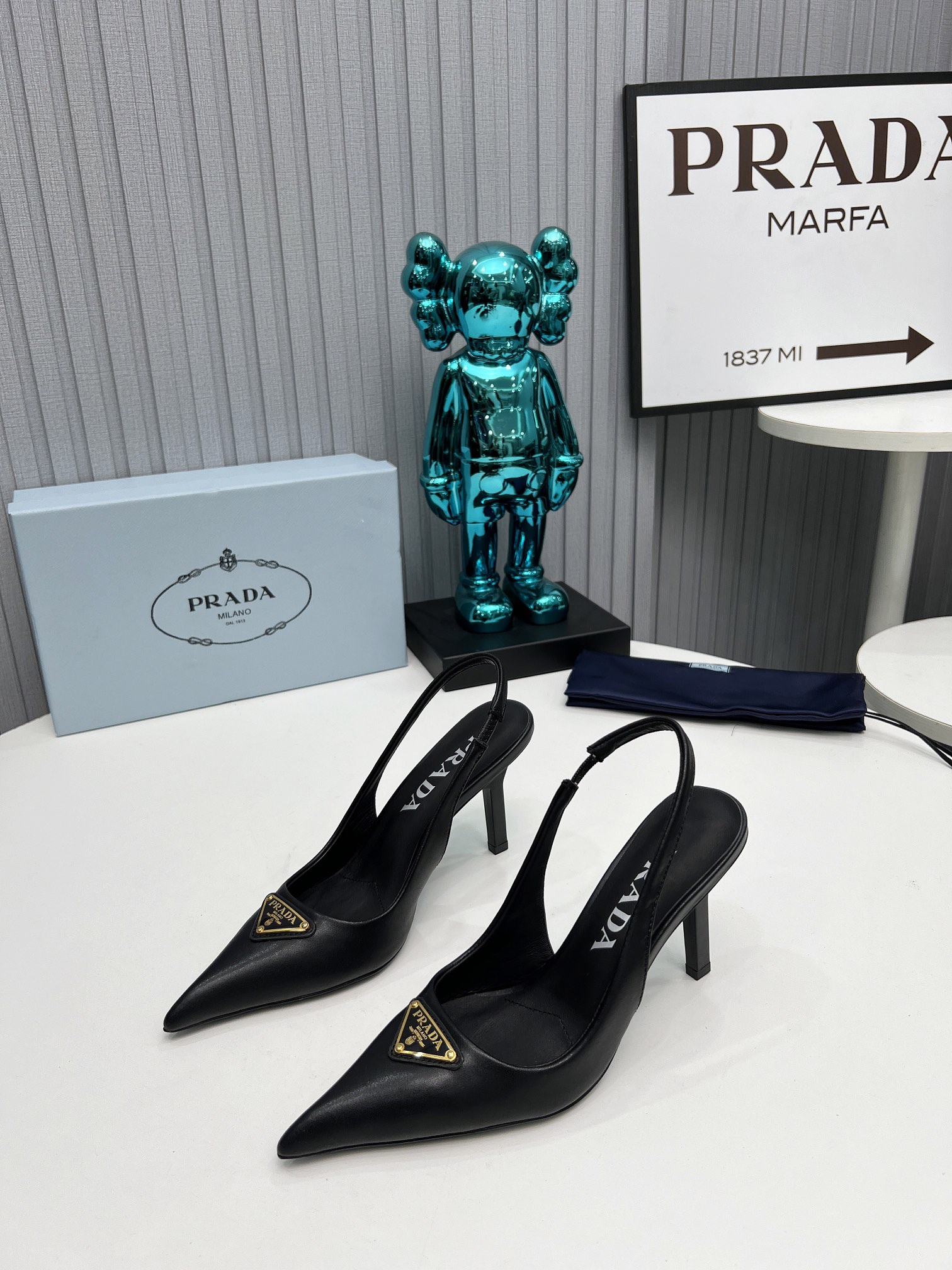 大人気 prada 靴コピーパンプス ハイヒール 本革 8㎝ヒール 海外セレブが愛用する 優雅 高品質 ブラック_2