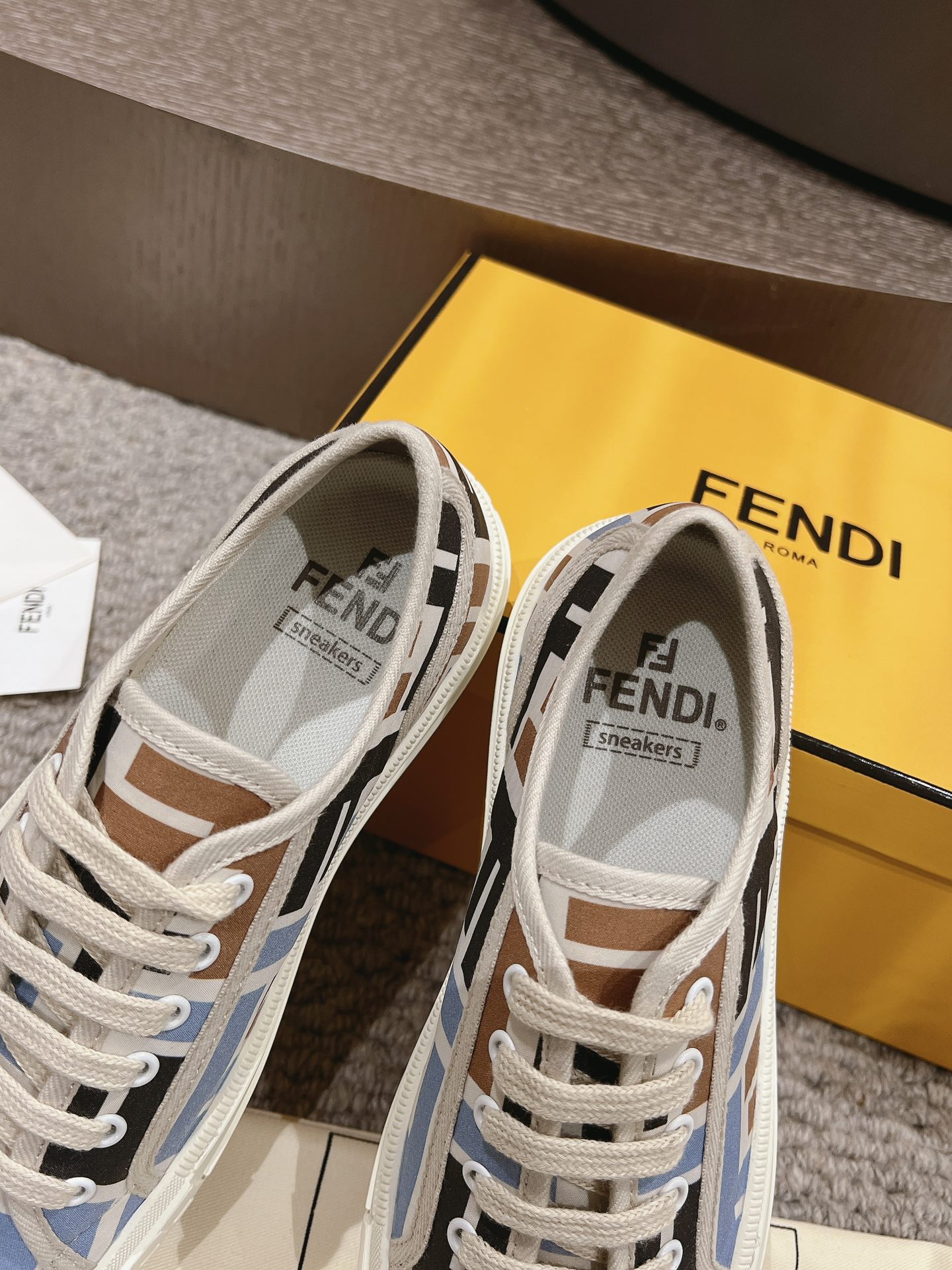 魅力的なスタイル fendi ソックススニーカーコピー 軽量 カジュアルシューズ 通気性いい ブルー_5