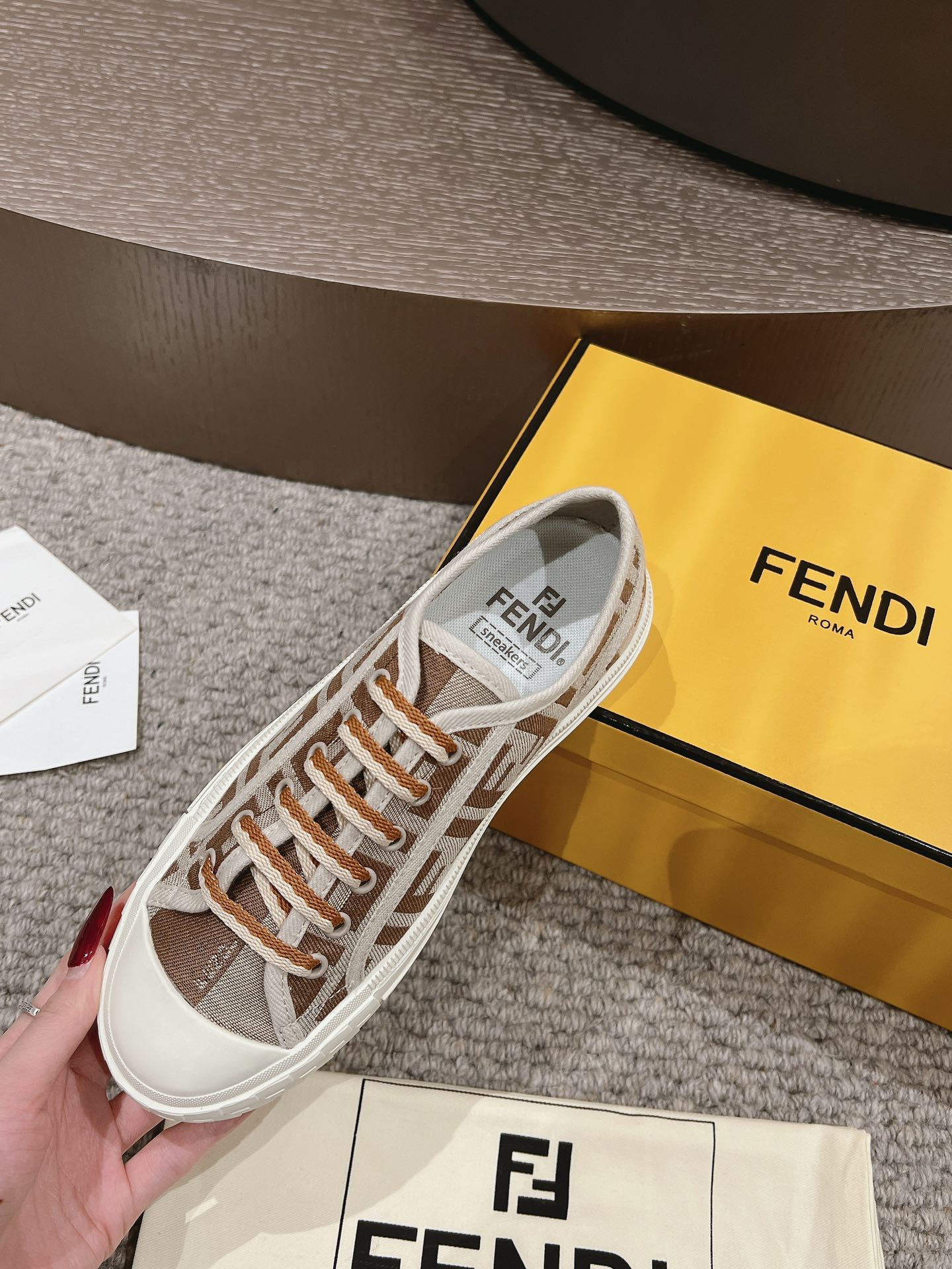 FENDI 超人気 ムンディアル スニーカーコピー 軽量 カジュアルシューズ 通気性いい 歩きやすい ブラウン_6