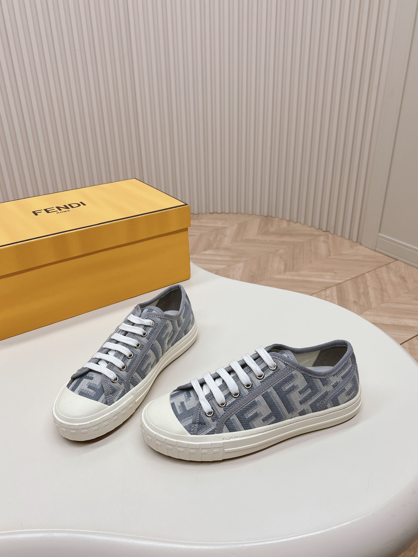 FENDI お洒落！fendi シューズ激安通販 軽量 スニーカー カジュアル シューズ 品質保証 花柄 ブルー_3