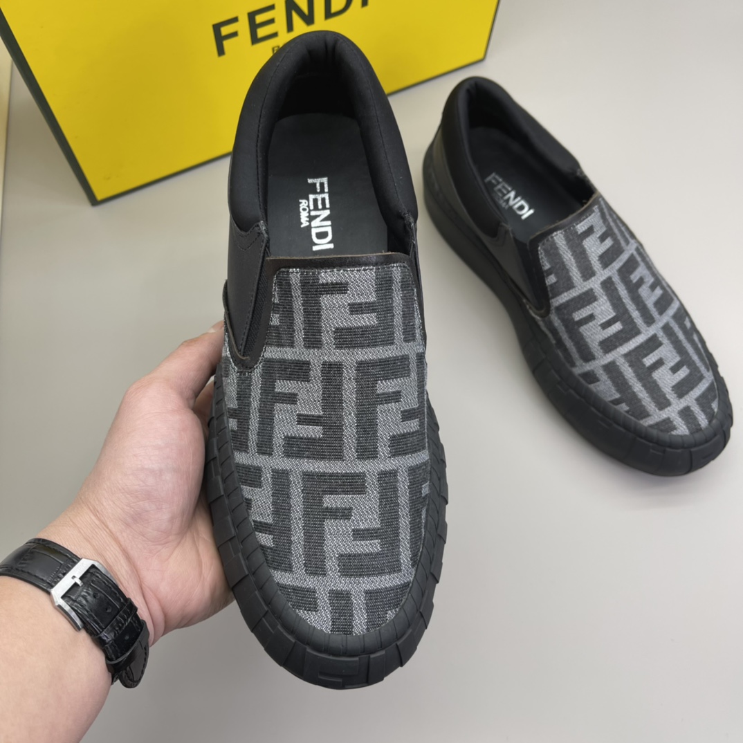 FENDI 数量限定 モカシンシューズ アメリカ偽物 カジュアル イタリア 運動 シンプル シューズ 高級感 花柄 ブラック_2