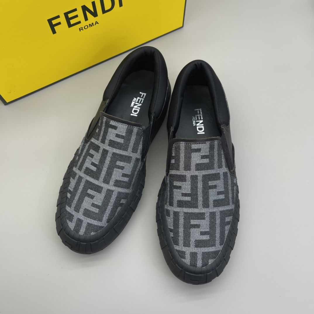 FENDI 数量限定 モカシンシューズ アメリカ偽物 カジュアル イタリア 運動 シンプル シューズ 高級感 花柄 ブラック_3