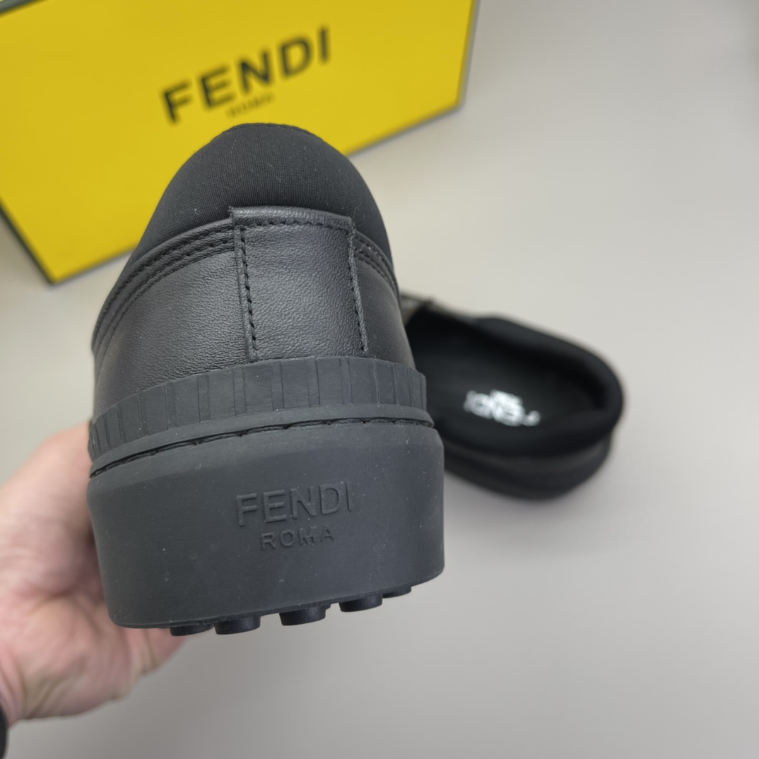 FENDI 数量限定 モカシンシューズ アメリカ偽物 カジュアル イタリア 運動 シンプル シューズ 高級感 花柄 ブラック_7