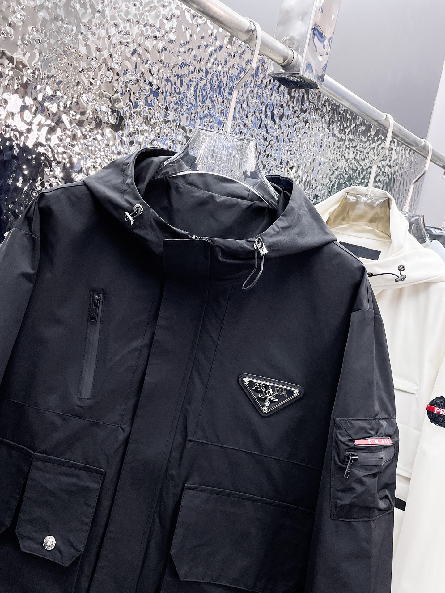 prada ダウンジャケットスーパーコピー 品質保証 トップス アウター 防風 フード付き 登山服 メンズ ブラック_3