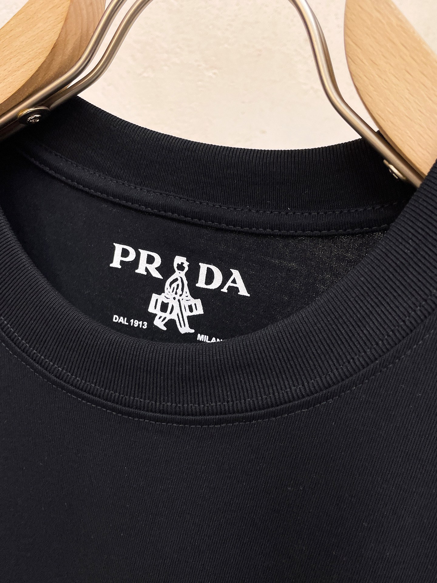 人気新品 prada ティー シャツスーパーコピー Tシャツ トップス 純綿 半袖 柔らかい ブラック_4