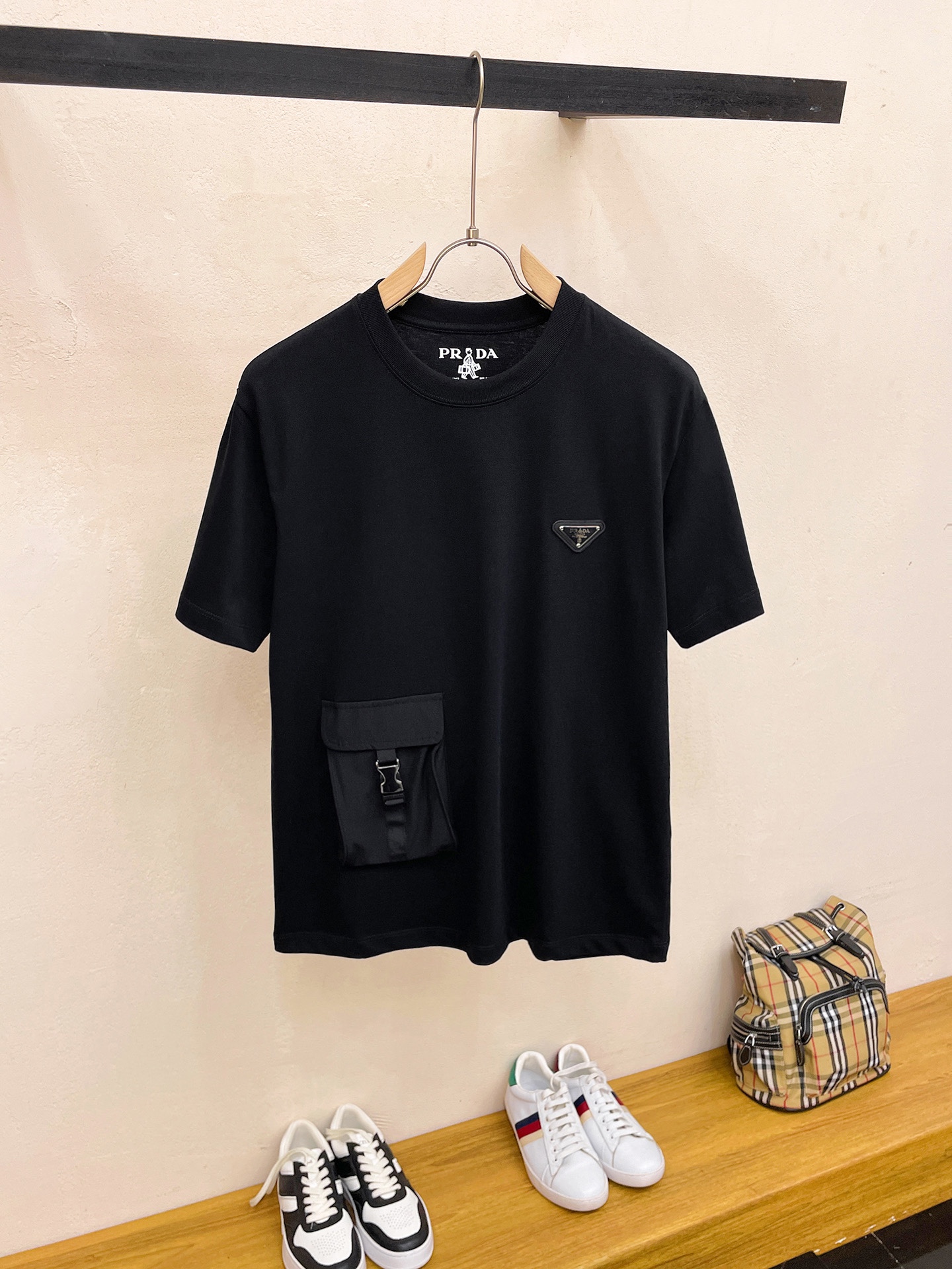 人気新品 prada ティー シャツスーパーコピー Tシャツ トップス 純綿 半袖 柔らかい ブラック_7