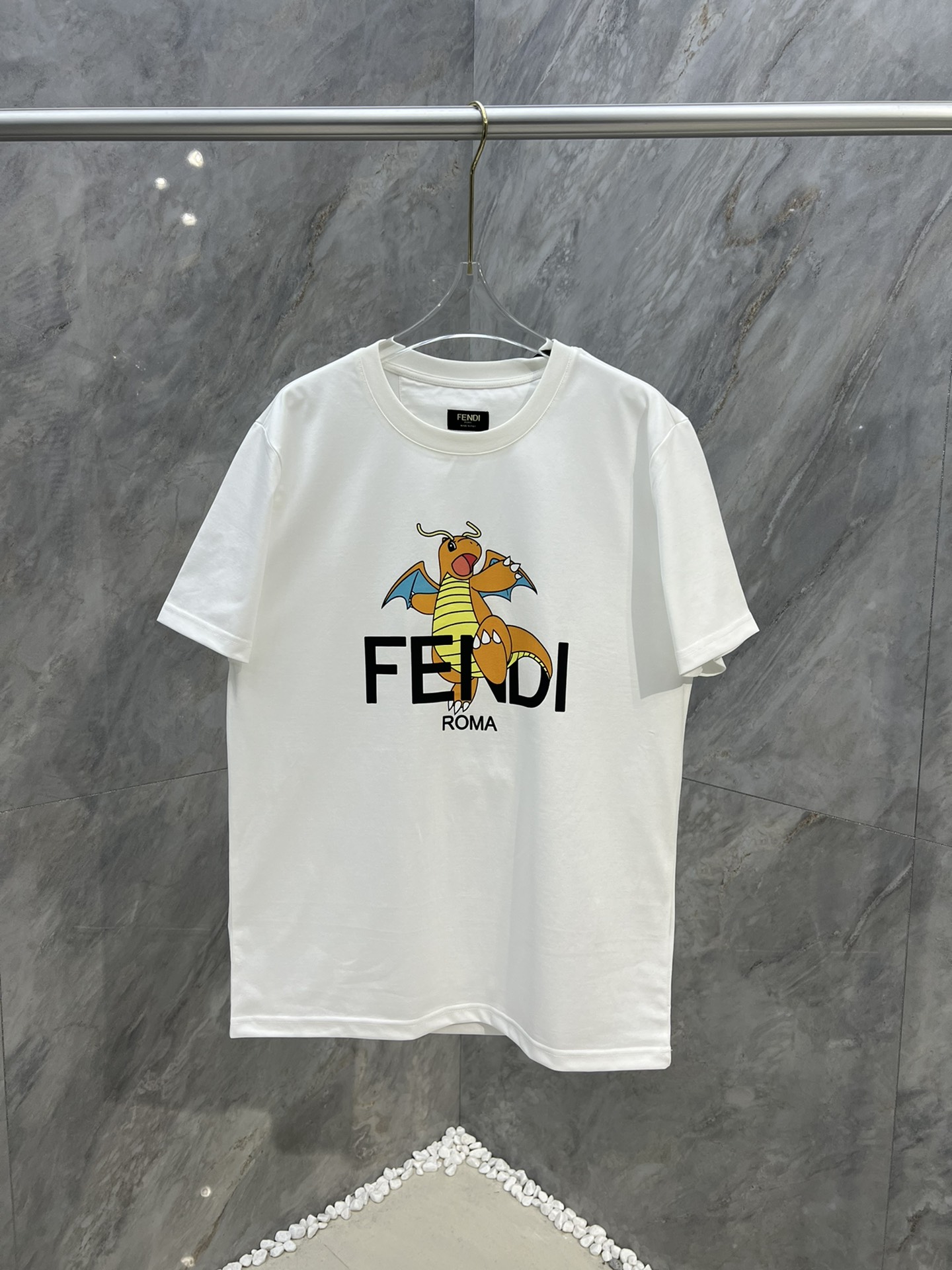 fendi ティー シャツコピー Tシャツ 半袖 トップス ゆったり 夏服 純綿 刺繍 プリント 男女兼用  ホワイト_1