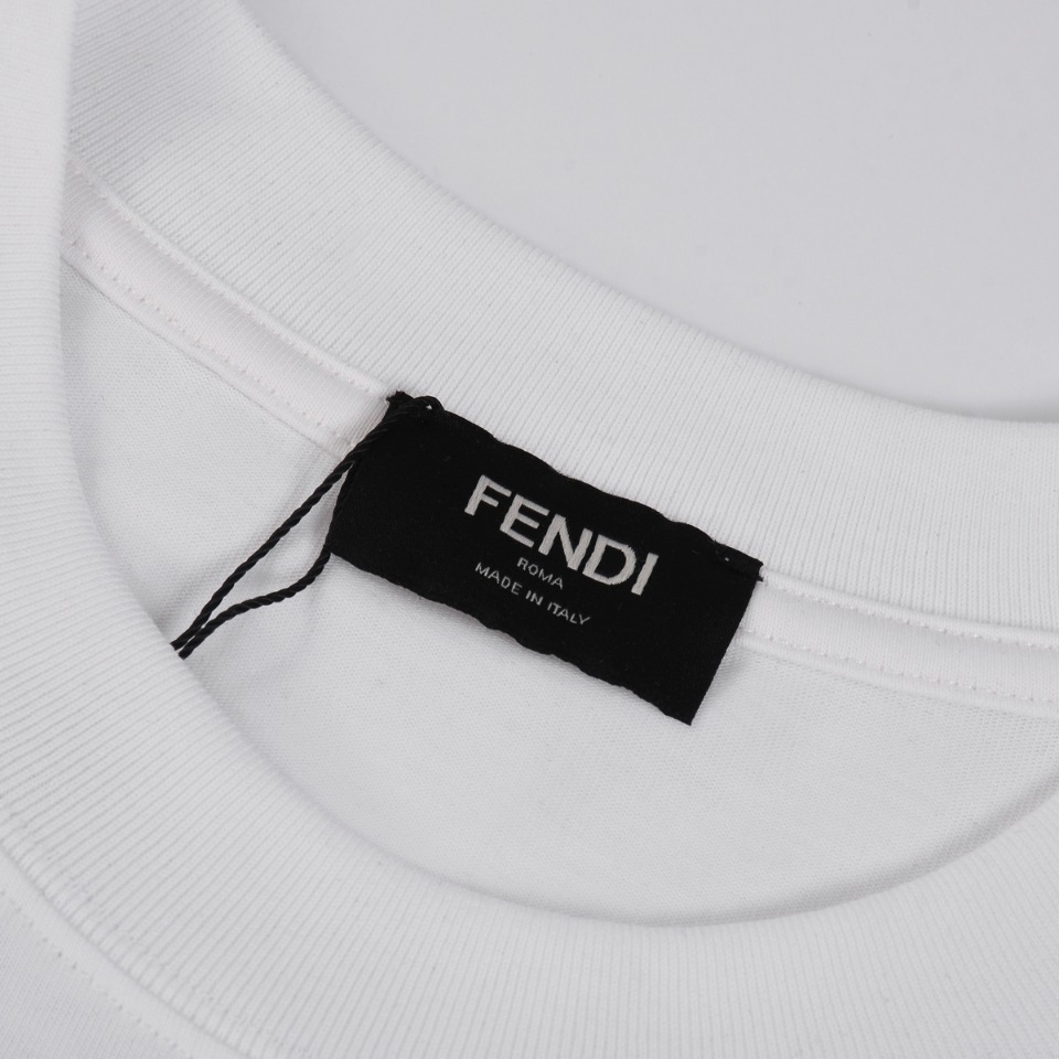 今季のおすすめ fendi 半袖Ｎ級品 Tシャツ トップス 純綿 ロゴプリント 男女兼用 シンプル 人気品 ホワイト_3