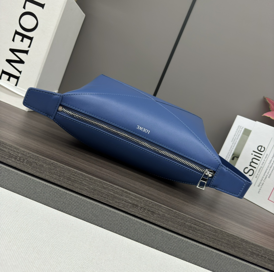 大人気 loewe バッグ偽物 型番052403 斜め掛けバッグ レザー 本革 柔らかい ブルー_5