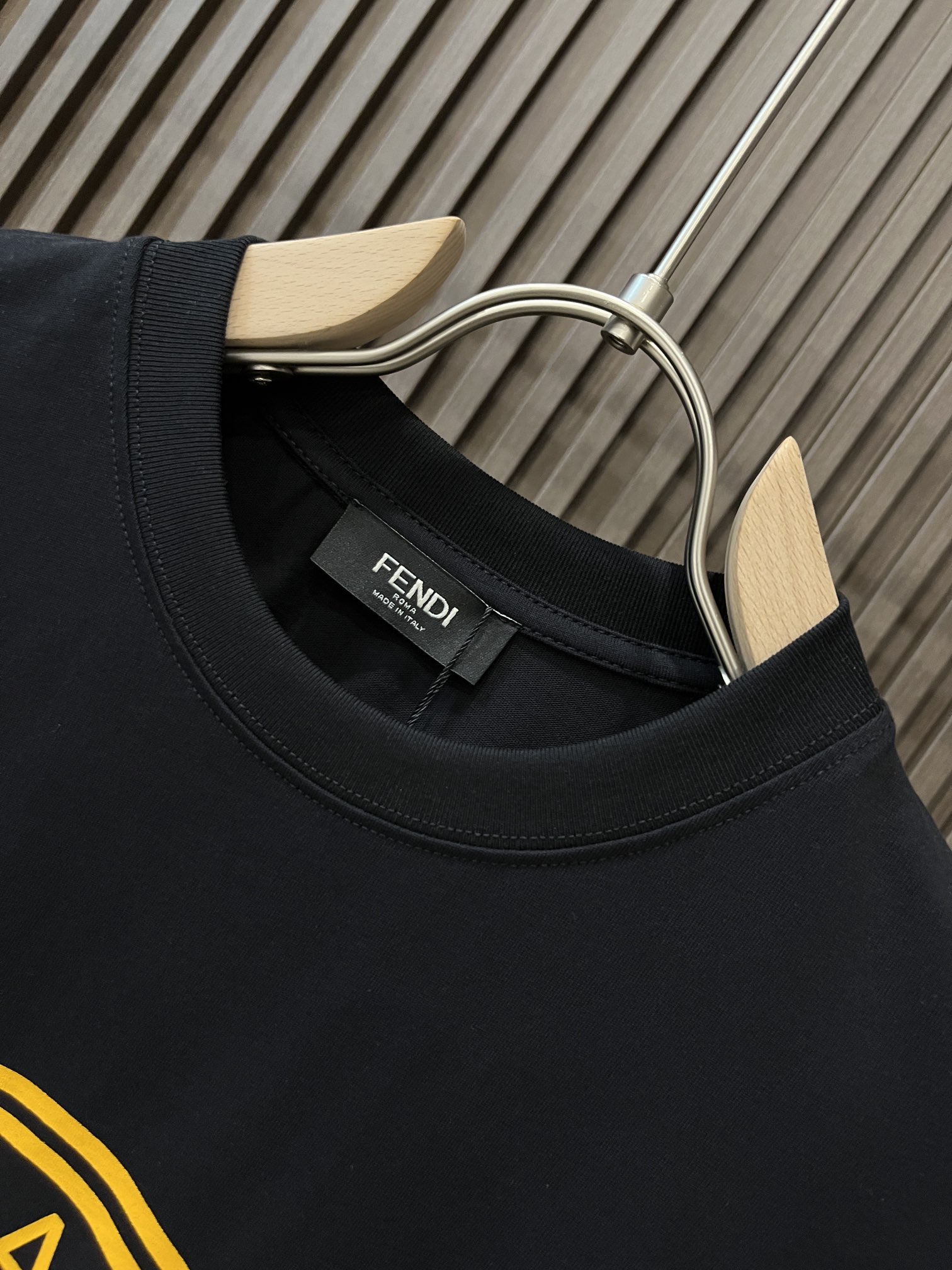 fendi fila t シャツコピー 目を引く存在感 純綿 トップス 短袖 ロゴプリント ファッション感 ブラック_2