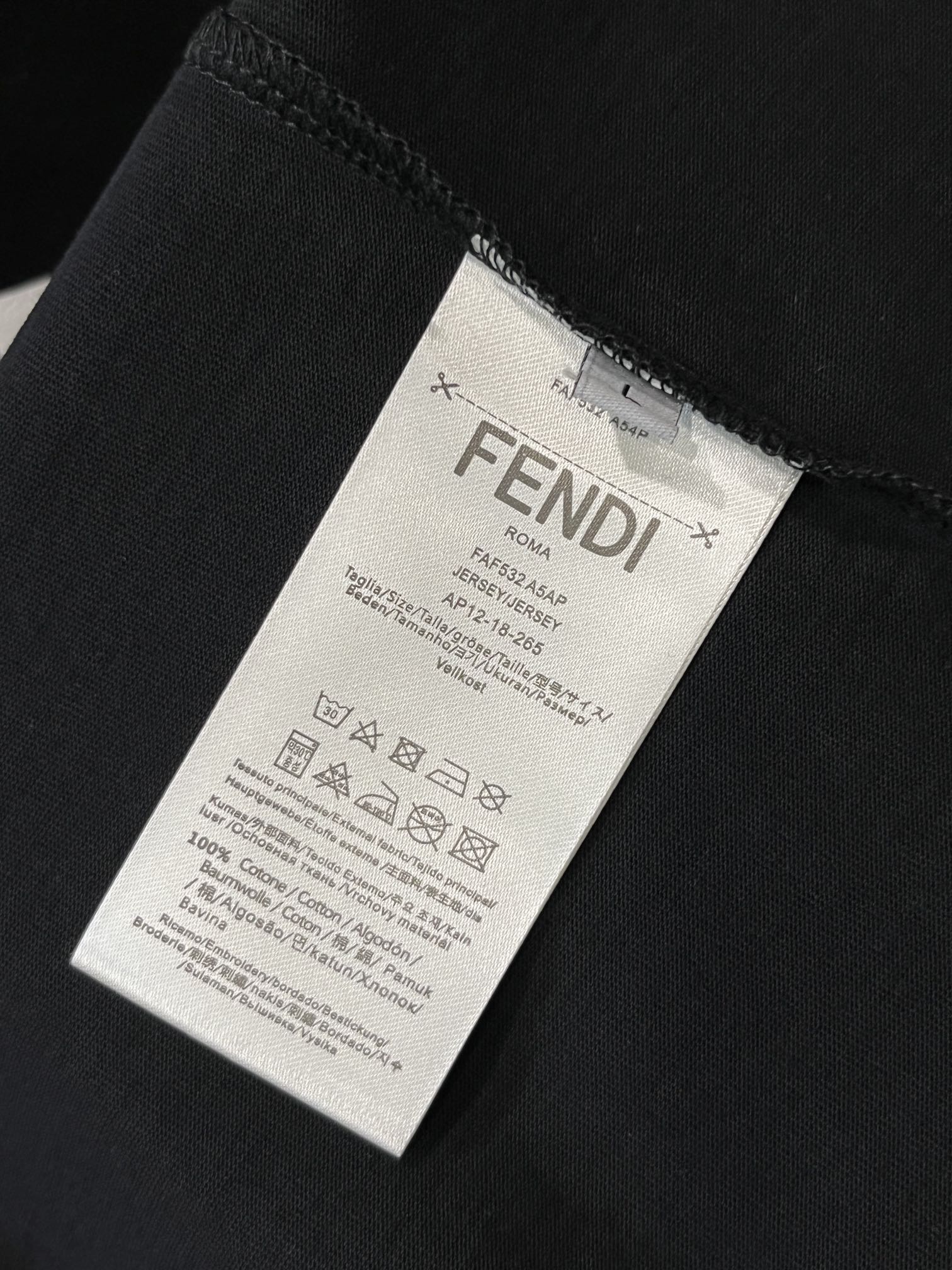 今季のおすすめ fendi t シャツ モンスター偽物 純綿 トップス 短袖 ロゴプリント 特別 ブラック_6