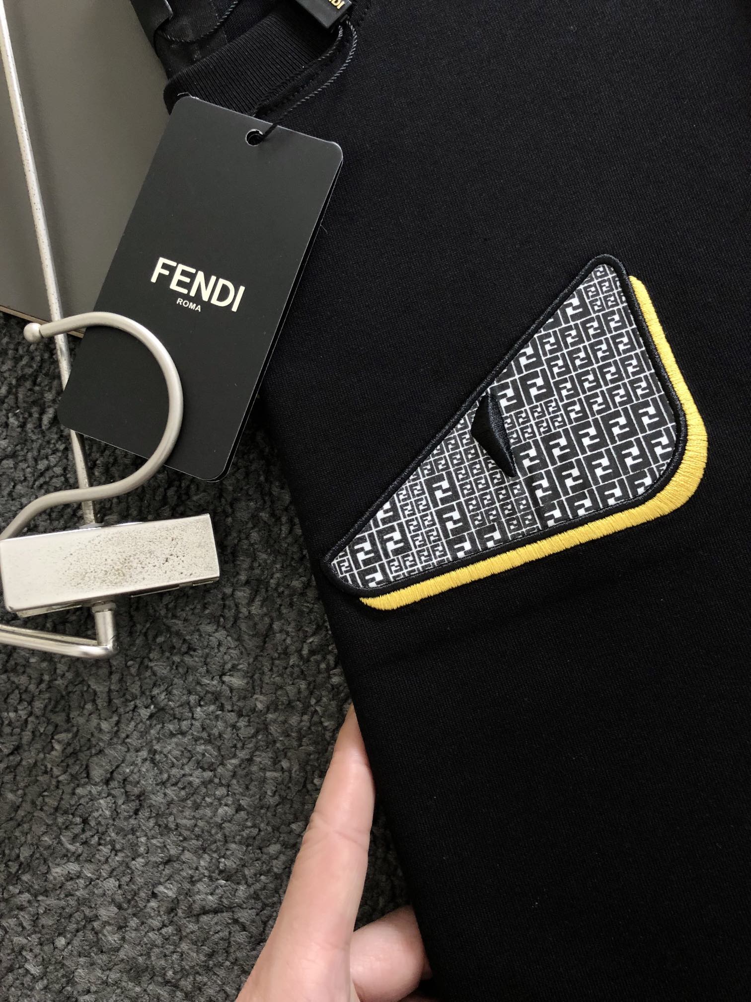 fendi シャツ 半袖スーパーコピー 純綿 トップス Tシャツ プリント 柔らかい セール開催中 ブラック_3