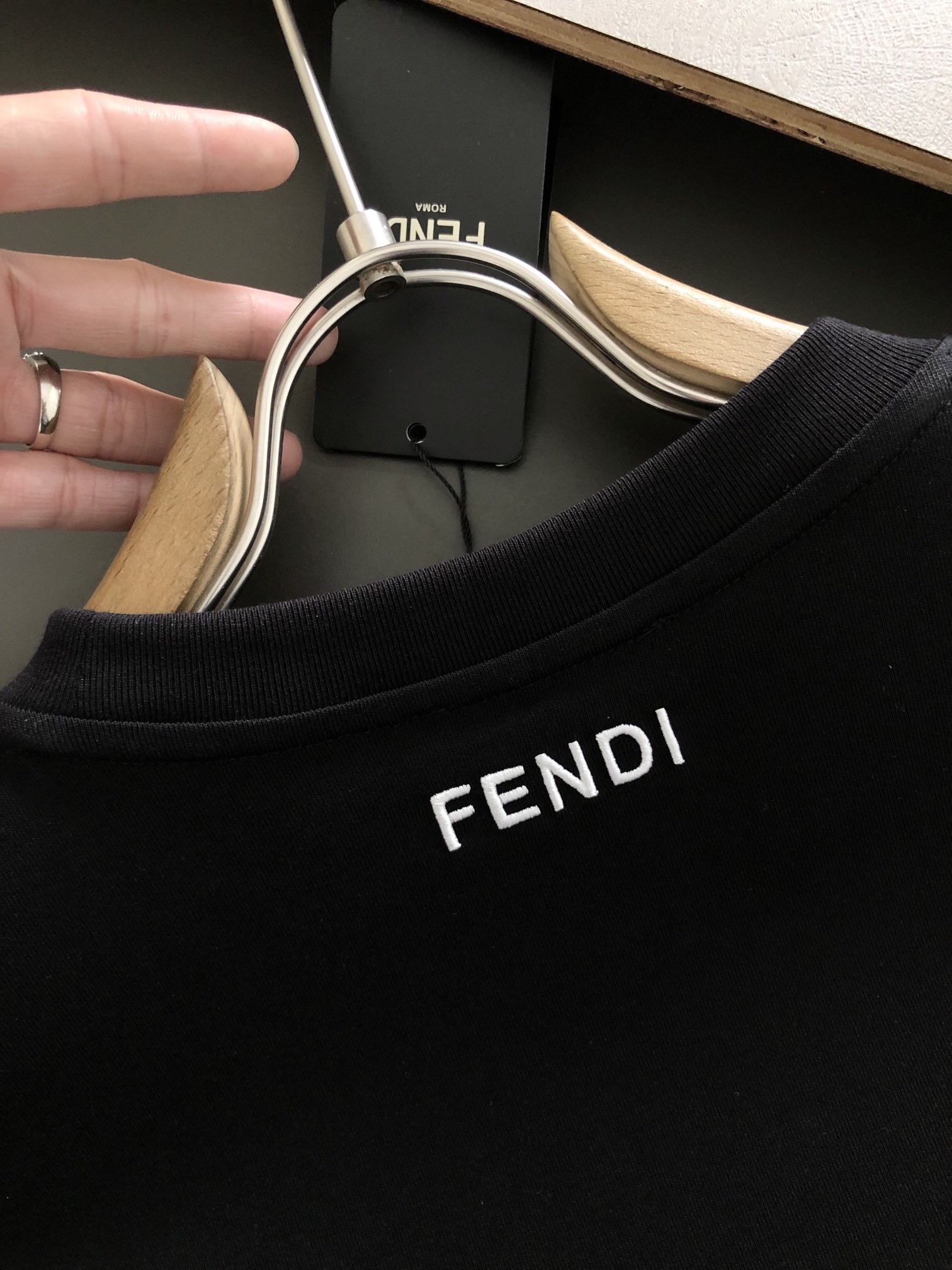 fendi シャツ 半袖スーパーコピー 純綿 トップス Tシャツ プリント 柔らかい セール開催中 ブラック_4