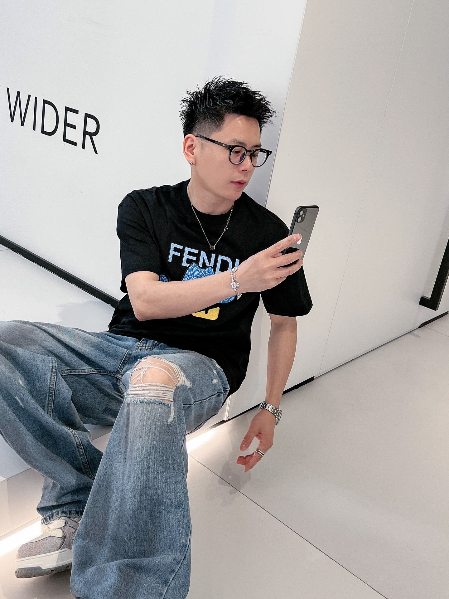 fendi ロゴ t シャツ偽物 海外セレブが愛用する 純綿 トップス 上質 プリント 柔らかい ブラック_8