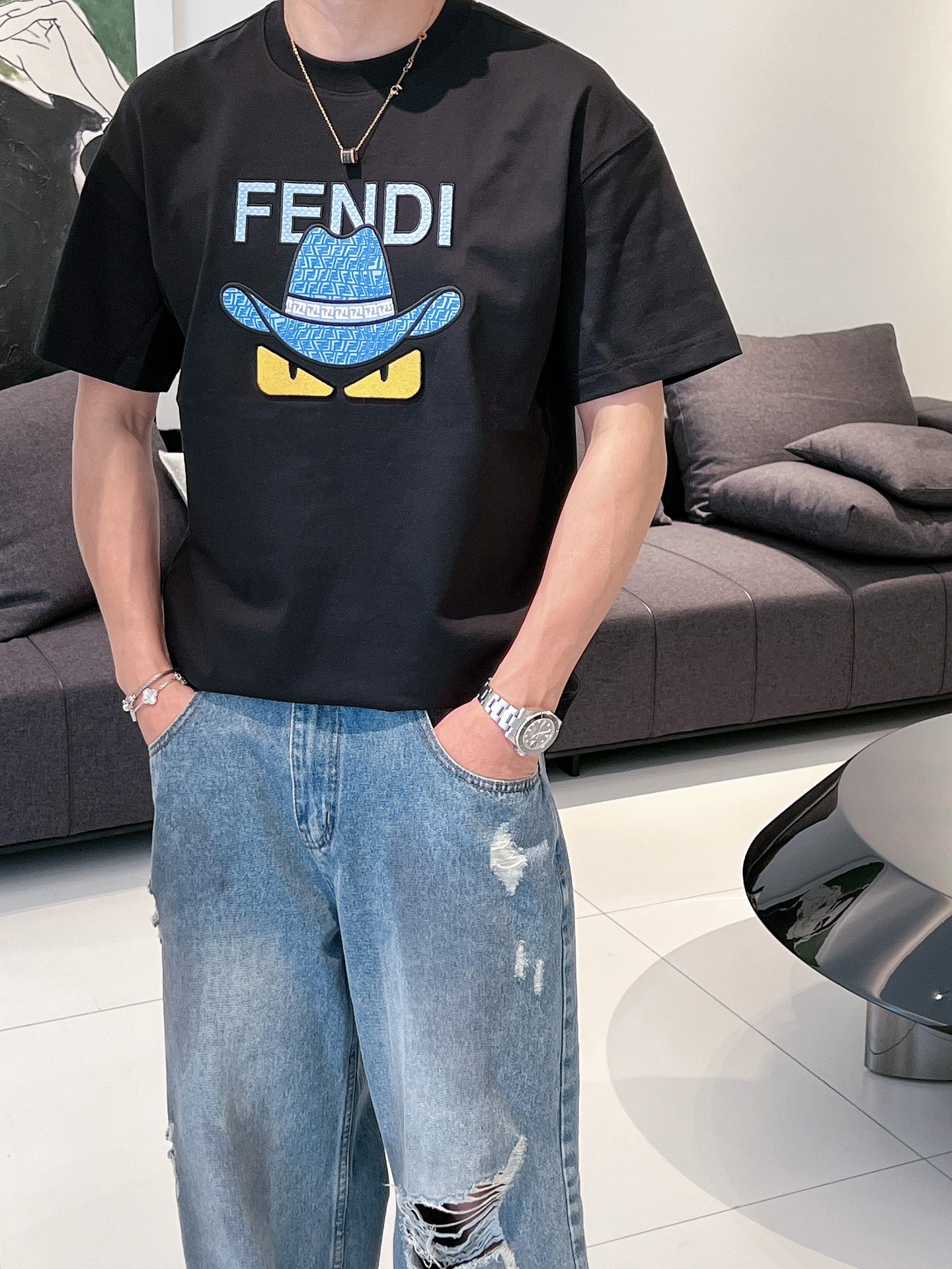 fendi ロゴ t シャツ偽物 海外セレブが愛用する 純綿 トップス 上質 プリント 柔らかい ブラック_10