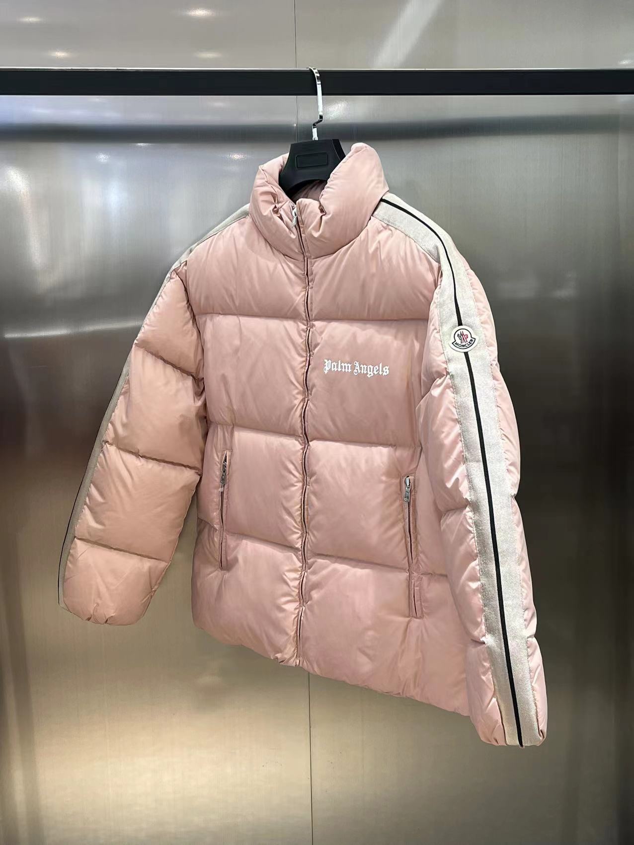 モンクレール ダウン ヨーロッパ偽物 もこもこ アウターMoncler x Palm Angelsコラボ ジャケット トップス ピンク_2