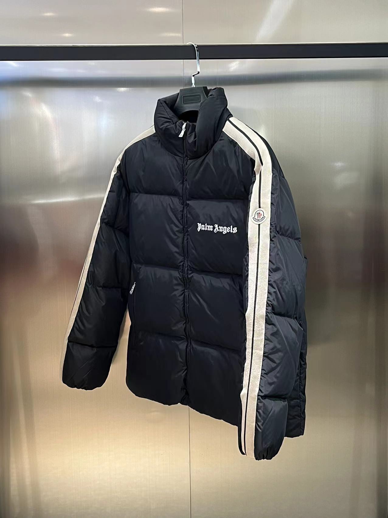 モンクレール ダウン リバーシブルスーパーコピー もこもこ アウターMoncler x Palm Angelsコラボ ジャケット トップス ブラック_3